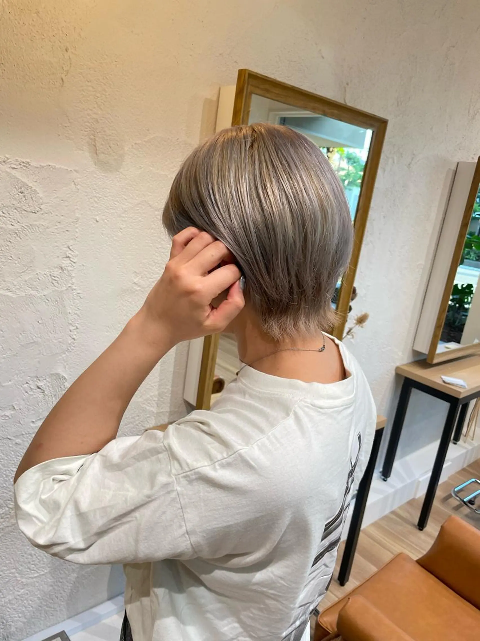 ショート カラー ハイトーンカラー 大島 瑞穂　ビズヘアーのマツエク・マツパデザイン