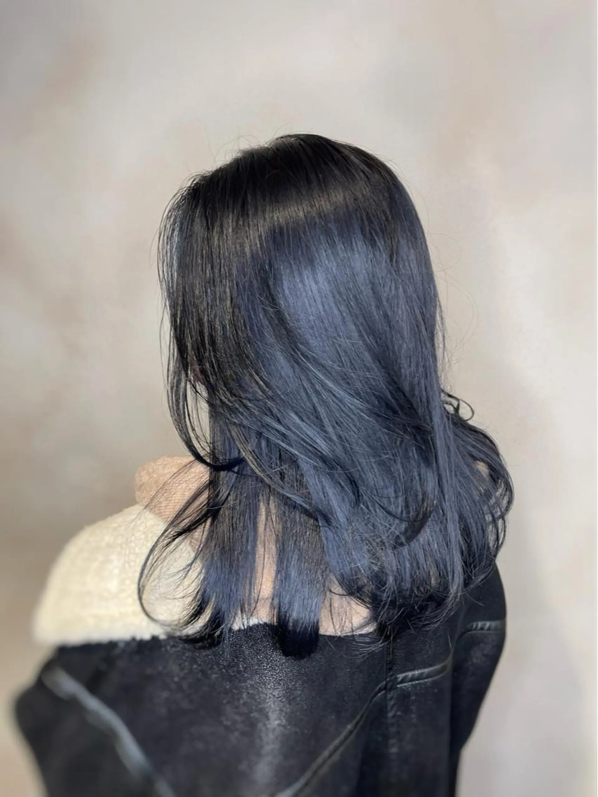 セミロング カラー レイヤーカット 泉 堅也のヘアスタイル