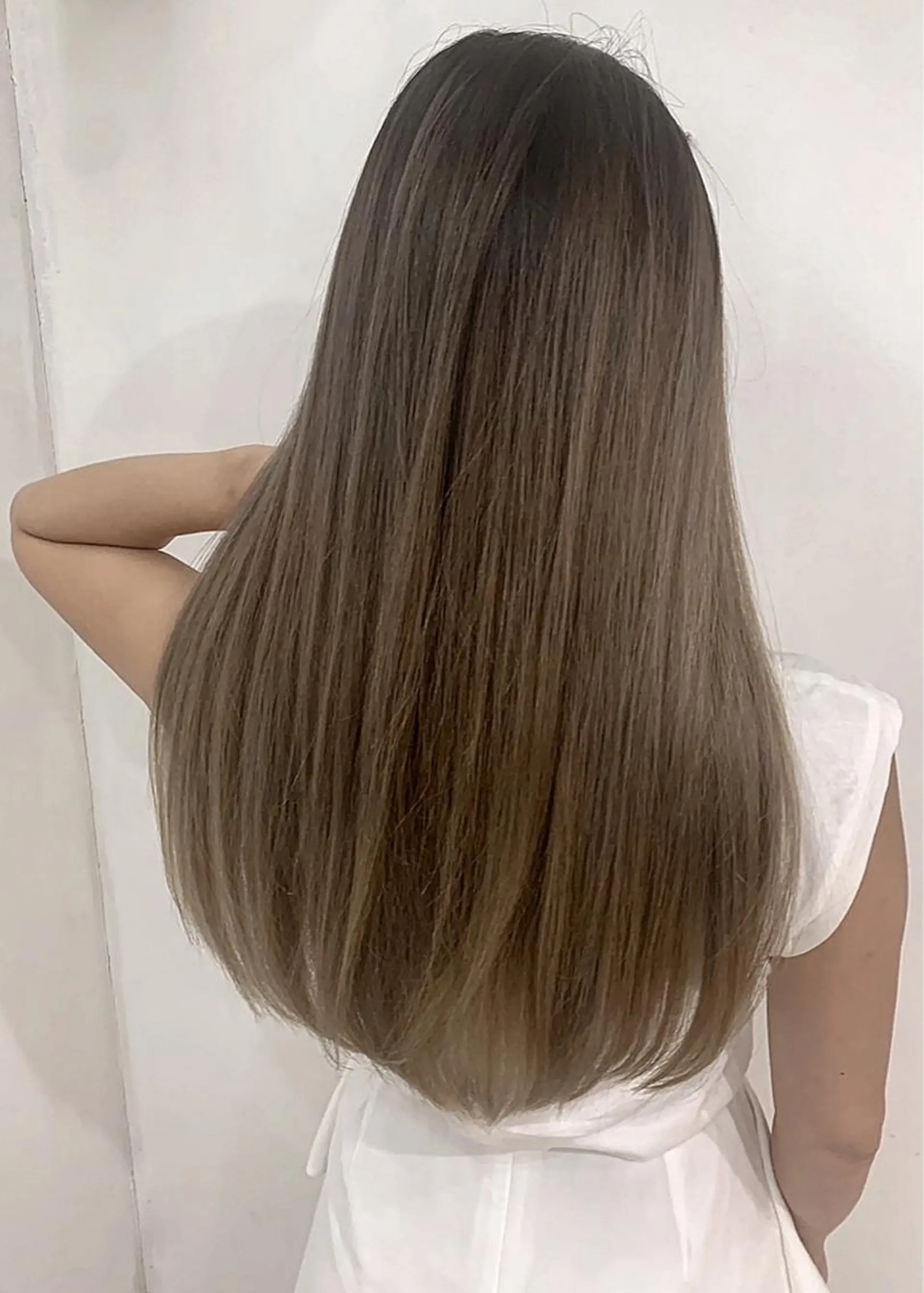 ロング カラー アッシュ バレイヤージュ ブリーチ デザインカラー グレージュ カット ヘアカラー トリートメント 京都大人女性ショート 徒歩1分/秋山のヘアスタイル