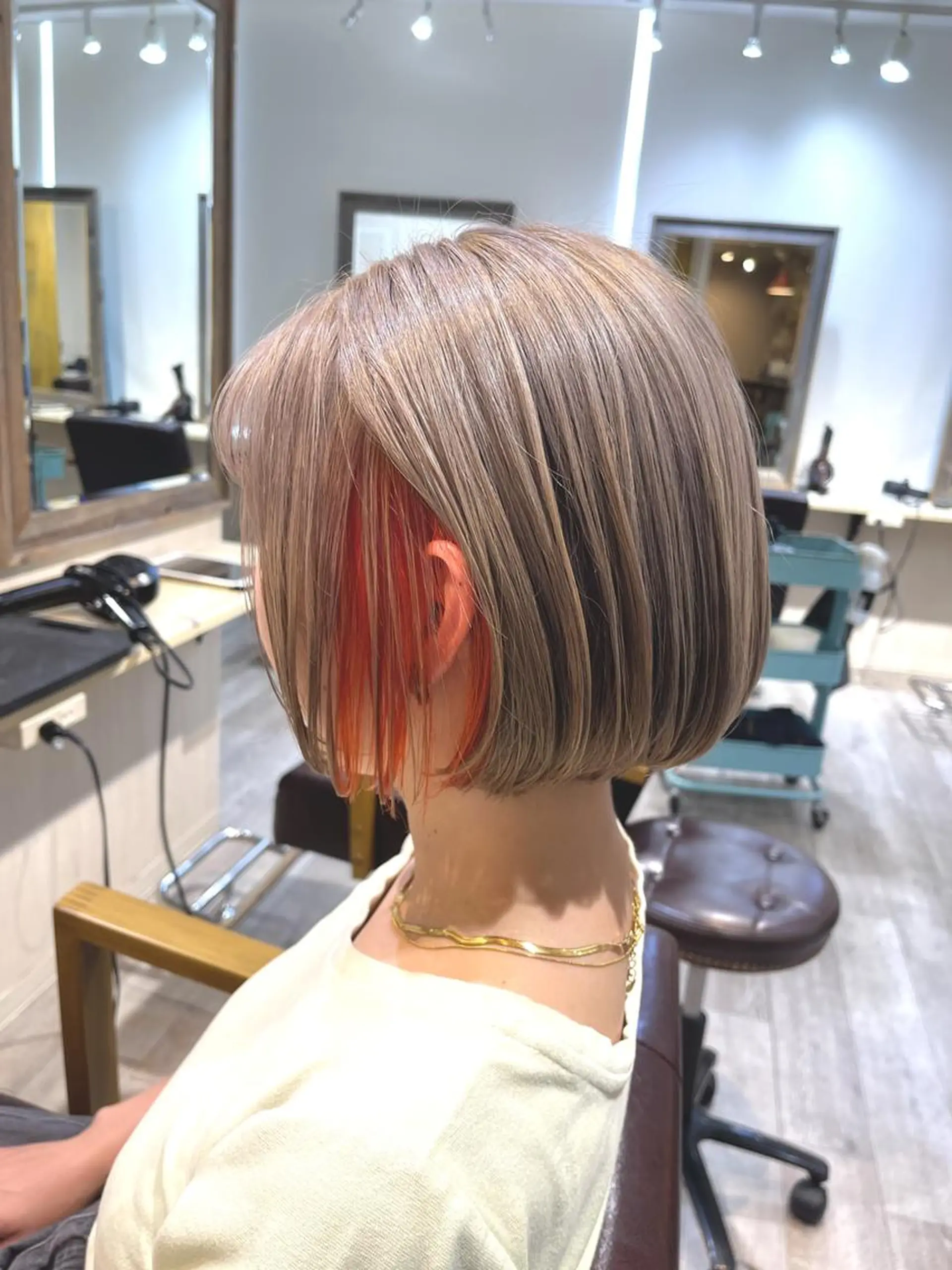 カラー 嶋村夏実🌼レイヤー 🌸白髪ぼかしのヘアスタイル