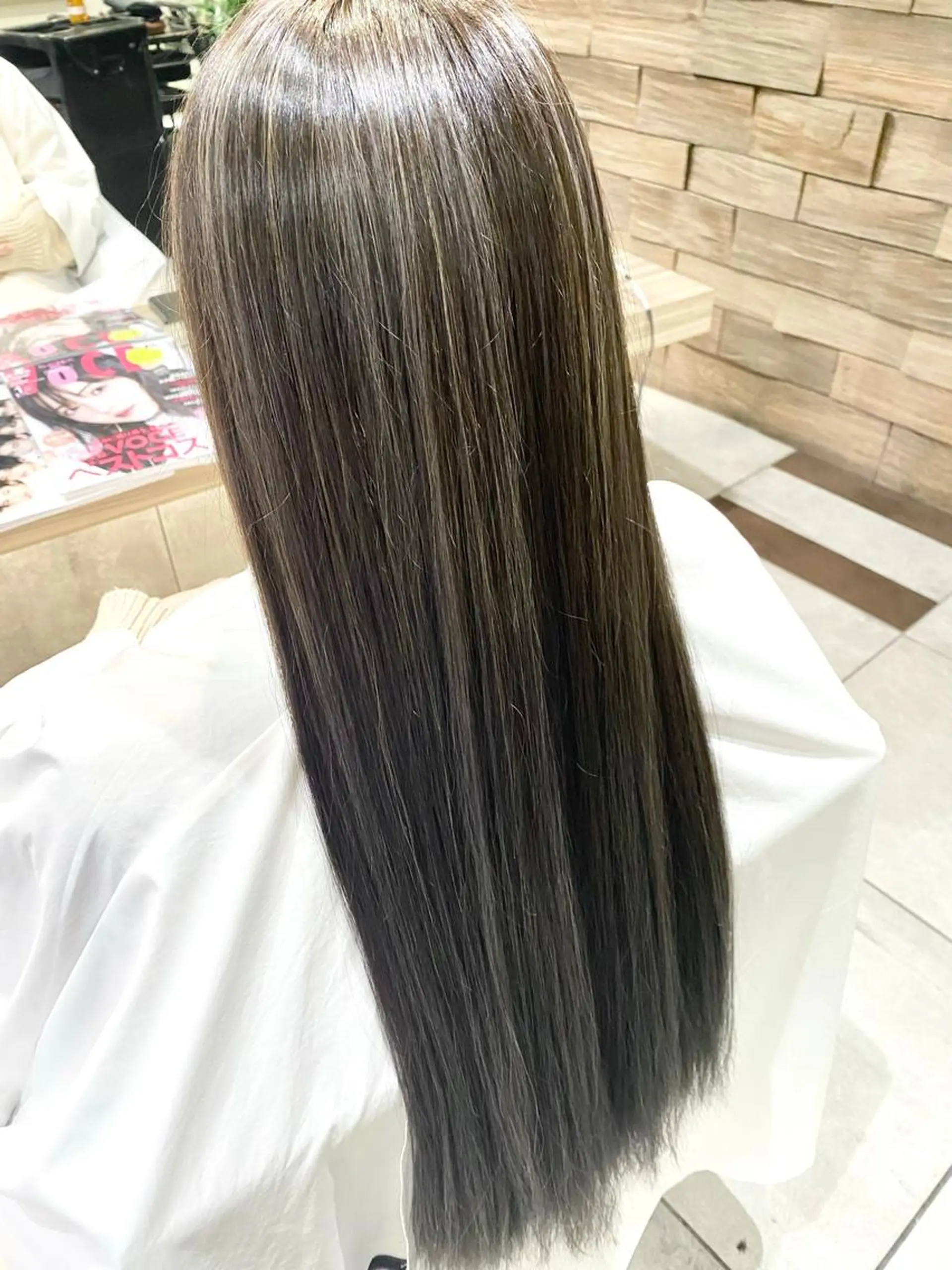 ロング カラー グレージュ ハイライトカラー ハイライト ヘアカラー 川越 輝梨奈のヘアスタイル