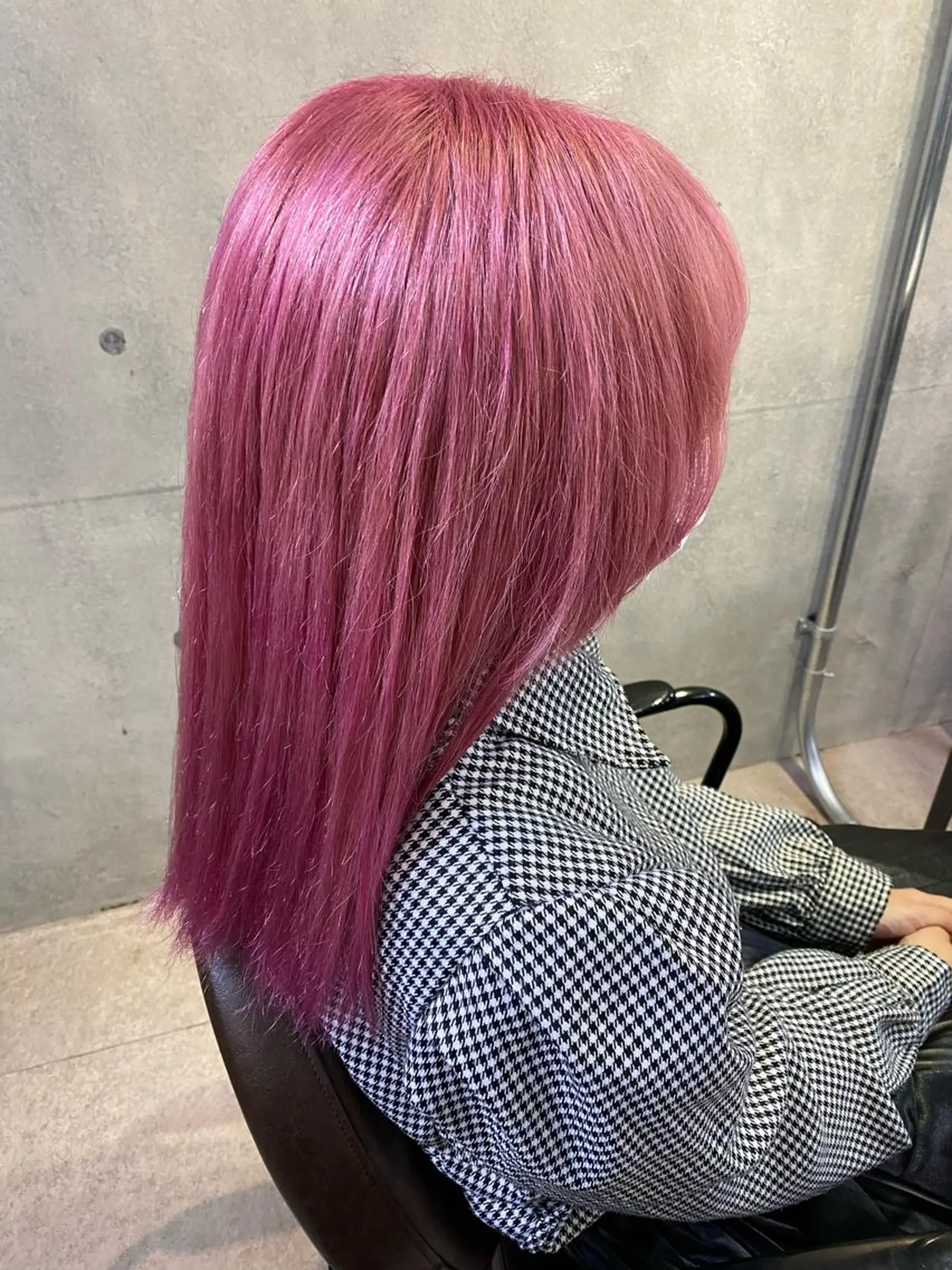 セミロング カットモデル/ 吉本　彩夏のヘアスタイル