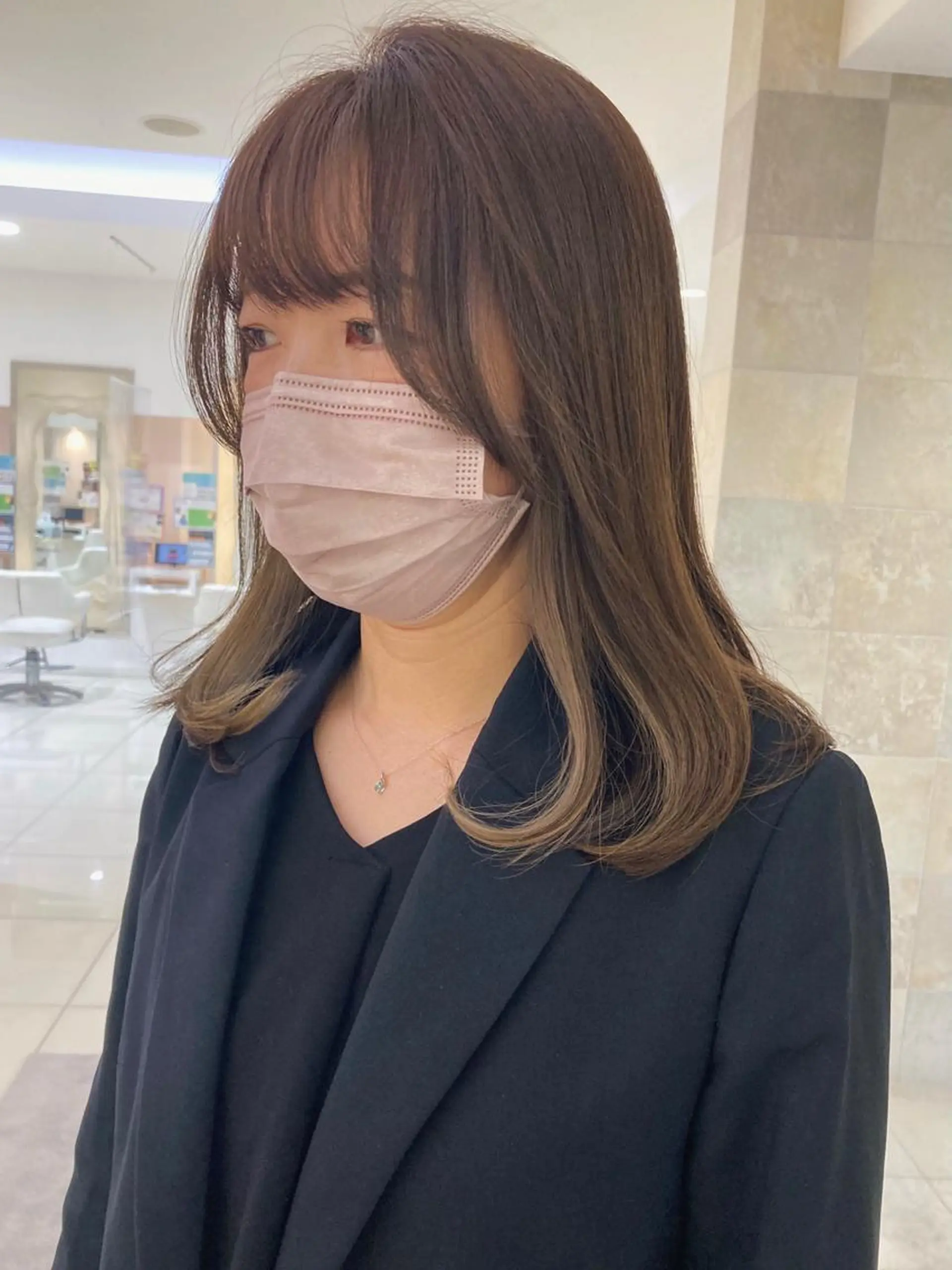 ミディアム カラー ブリーチ イヤリングカラー 田中 あかねのヘアスタイル