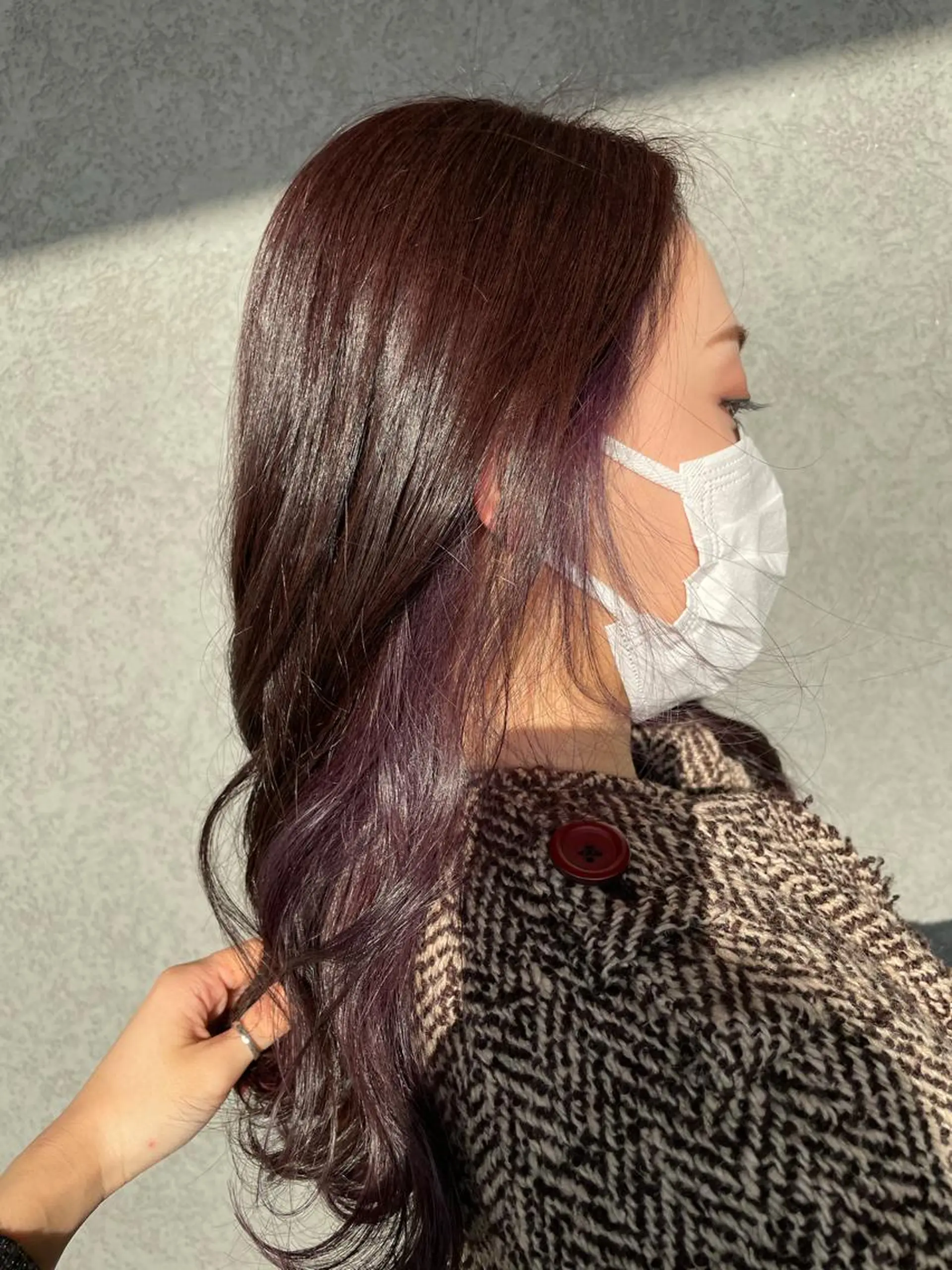 セミロング パープルカラー 秋元 菜摘のヘアスタイル