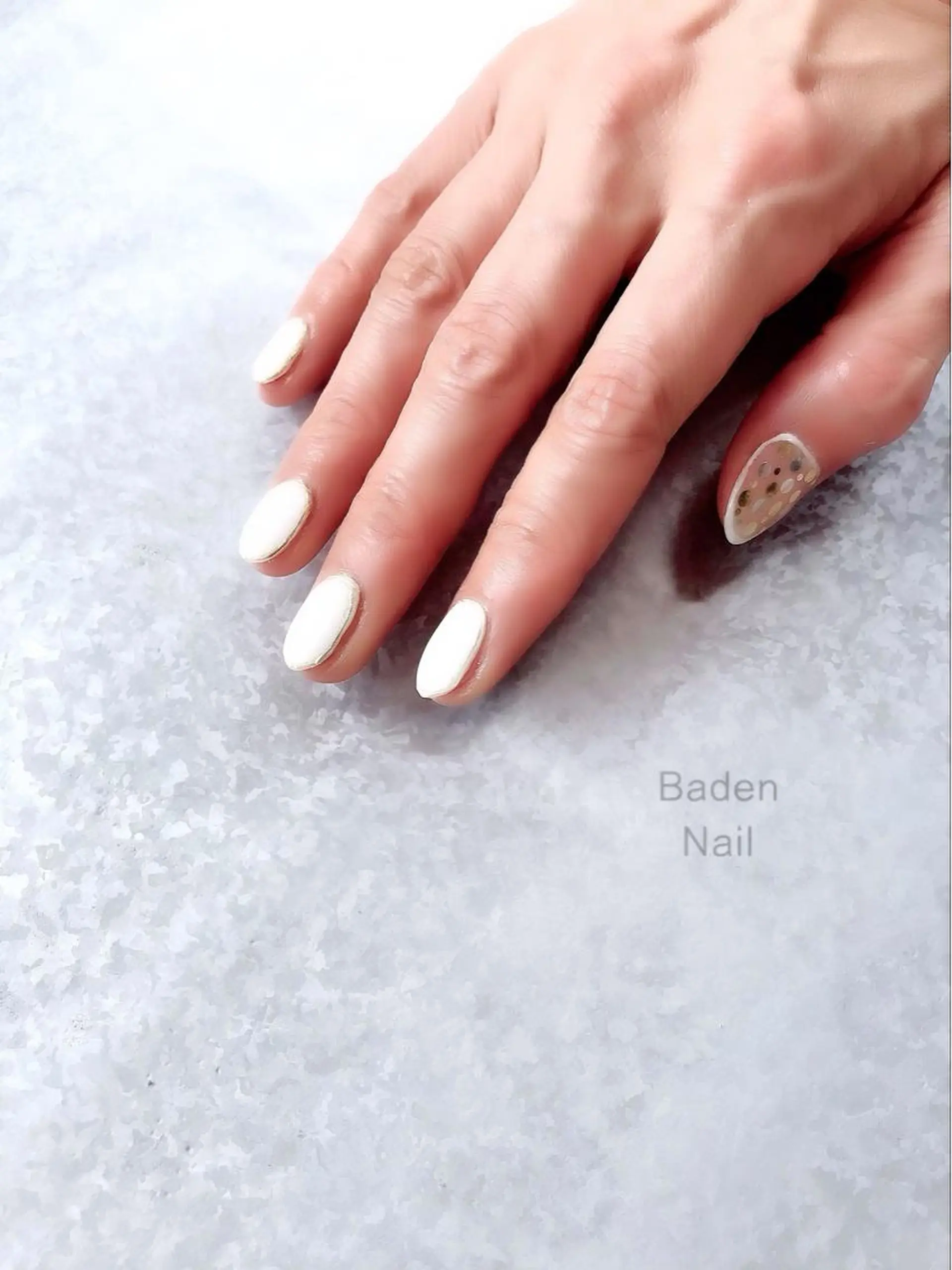 ネイル ミラーネイル ホワイト Baden Nail ﾊﾞ-ﾃﾞﾝ ﾈｲﾙのネイルデザイン