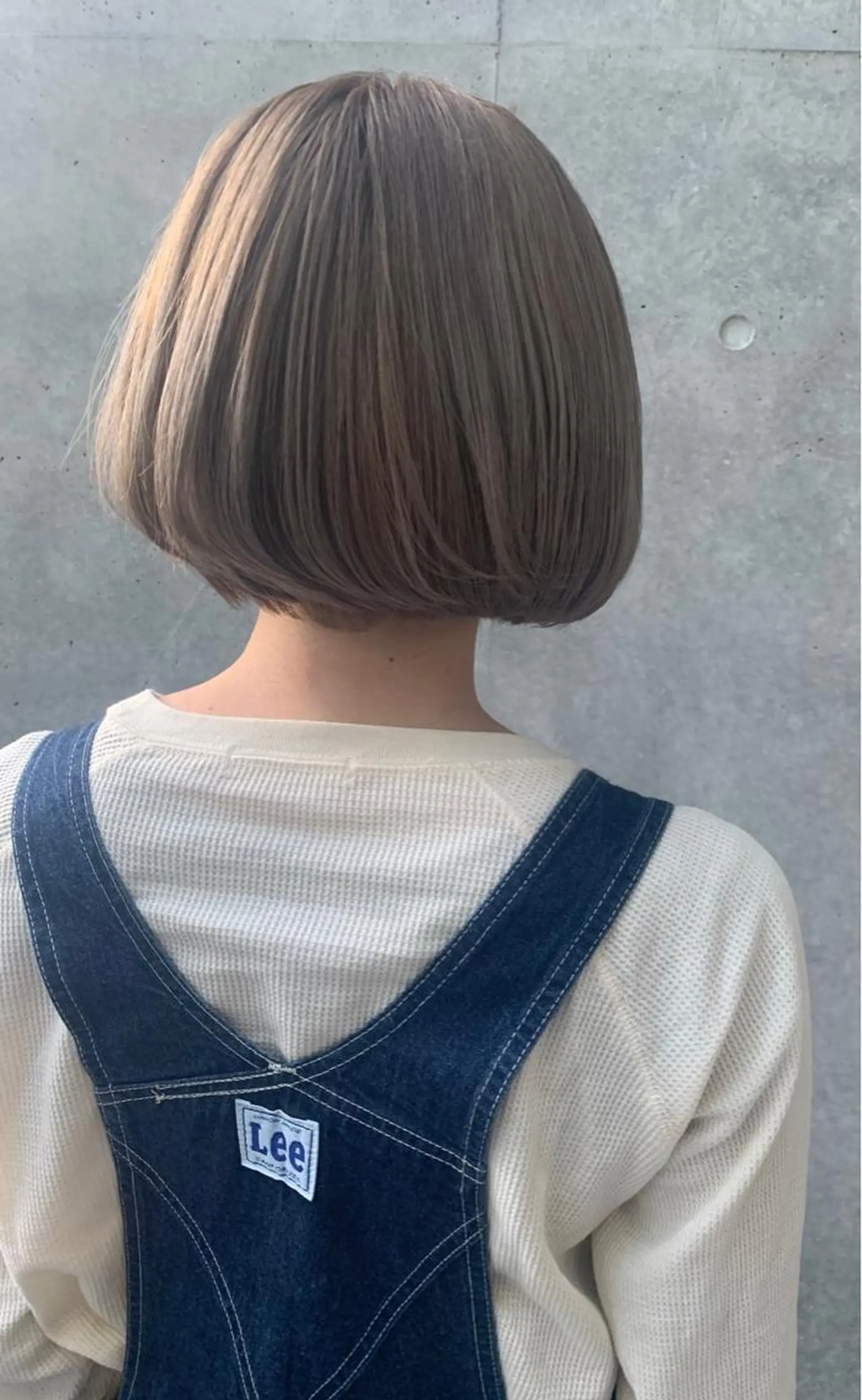 ショート カラー ベージュカラー ブリーチ ミルクティーベージュ ❣️髪質改善特化❣️ カモアオイのヘアスタイル