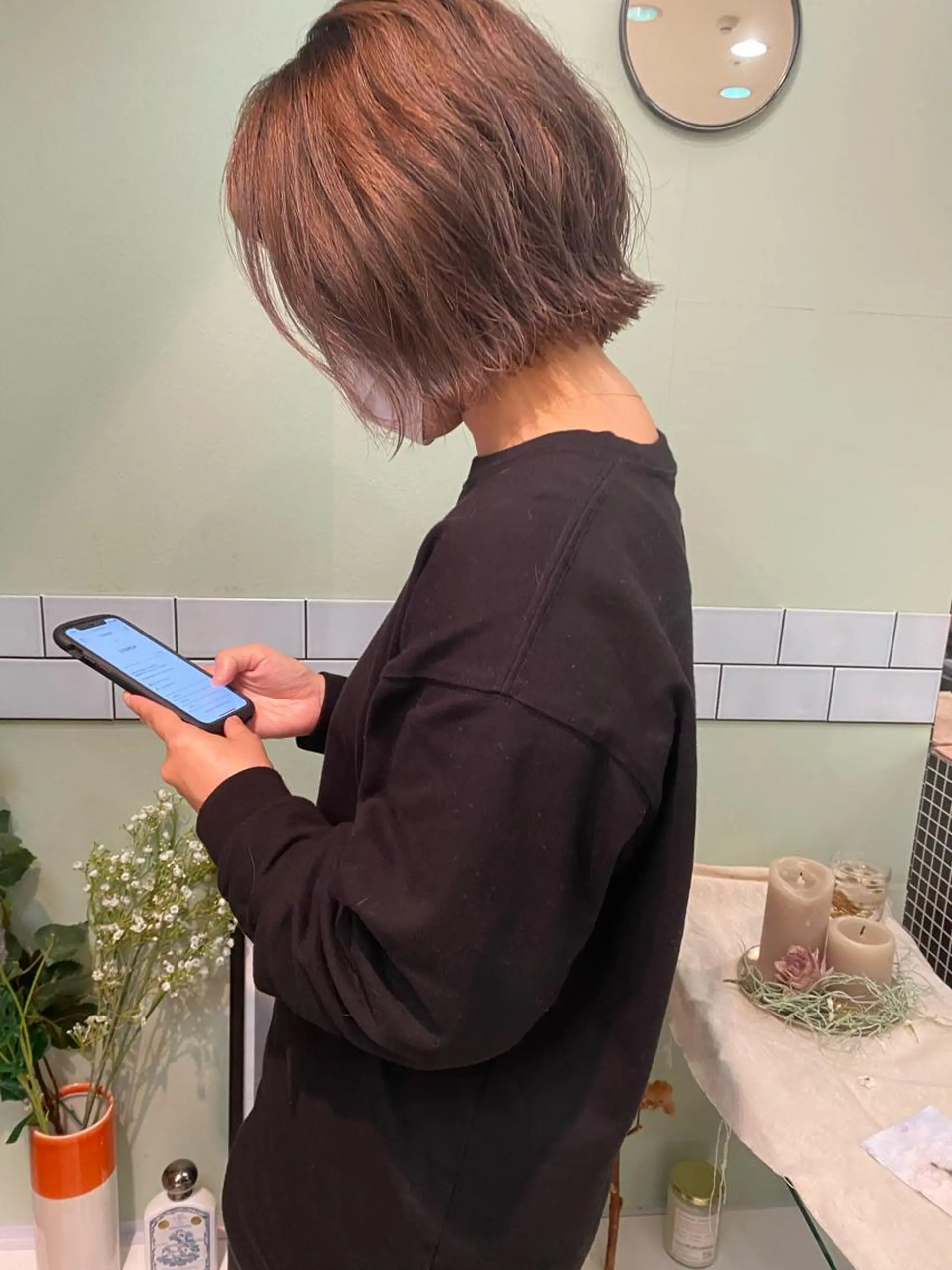 ショート カラー カット ヘアカラー トリートメント 髪質改善ｶﾗｰ ｹｱﾌﾞﾘｰﾁ/ﾀﾑのヘアスタイル