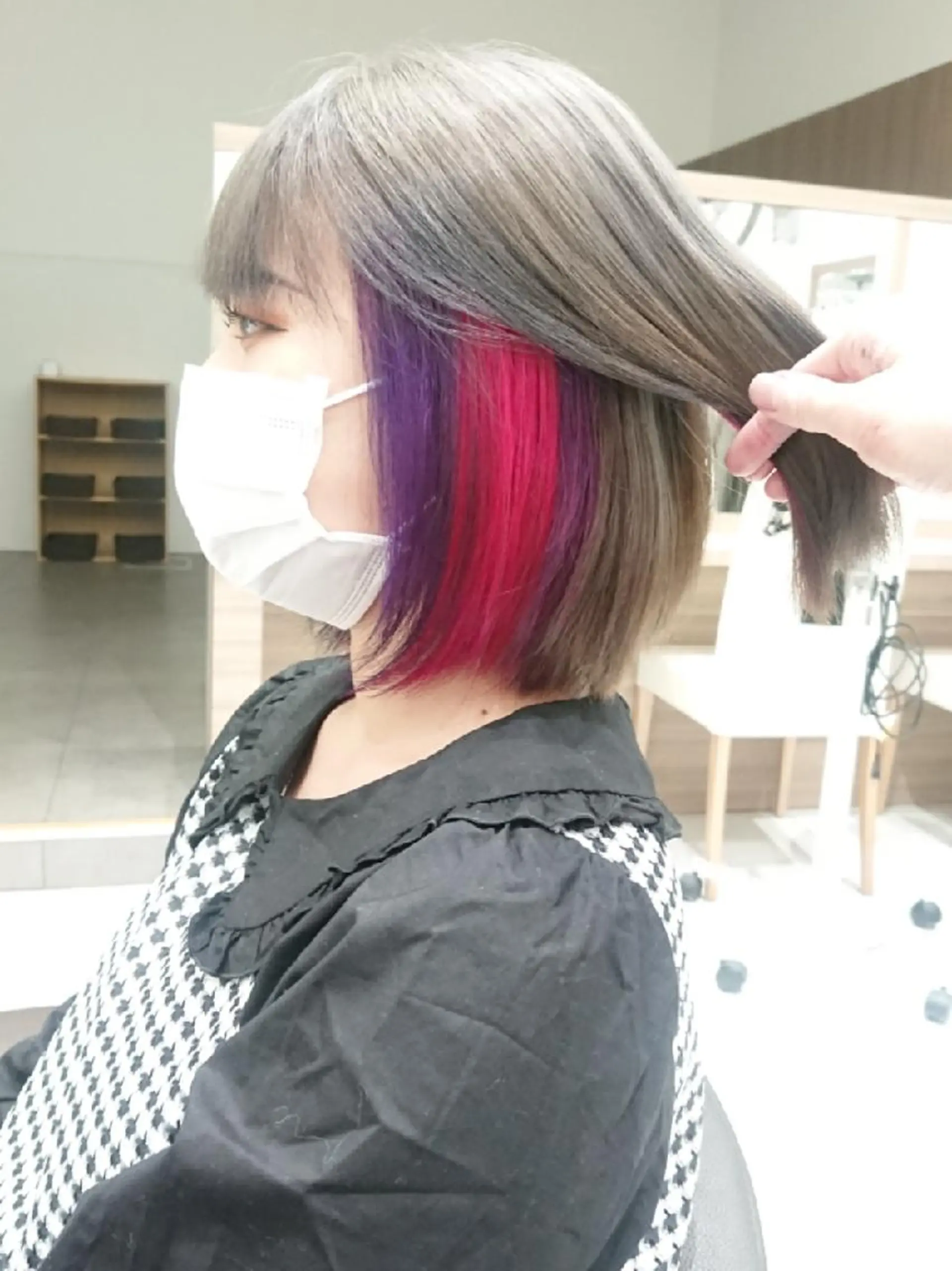 ミディアム カラー ブリーチ ケアブリーチ インナーカラー ピンクカラー バイオレットカラー あらげ 🌈推しカラー🌈ᵕのヘアスタイル