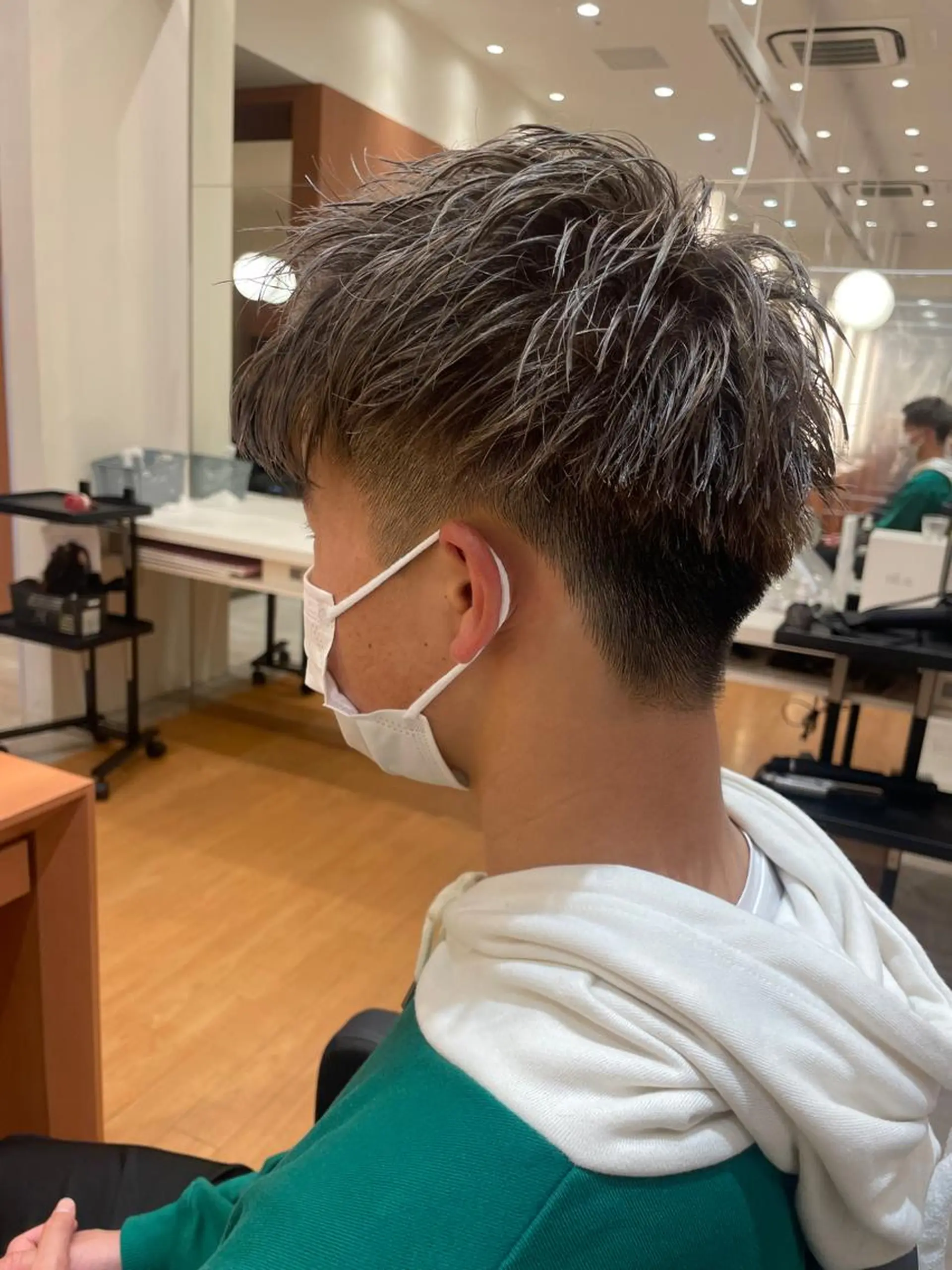 ショート カラー ブリーチ グレージュ ハイライト 石橋 瑞穂のヘアスタイル