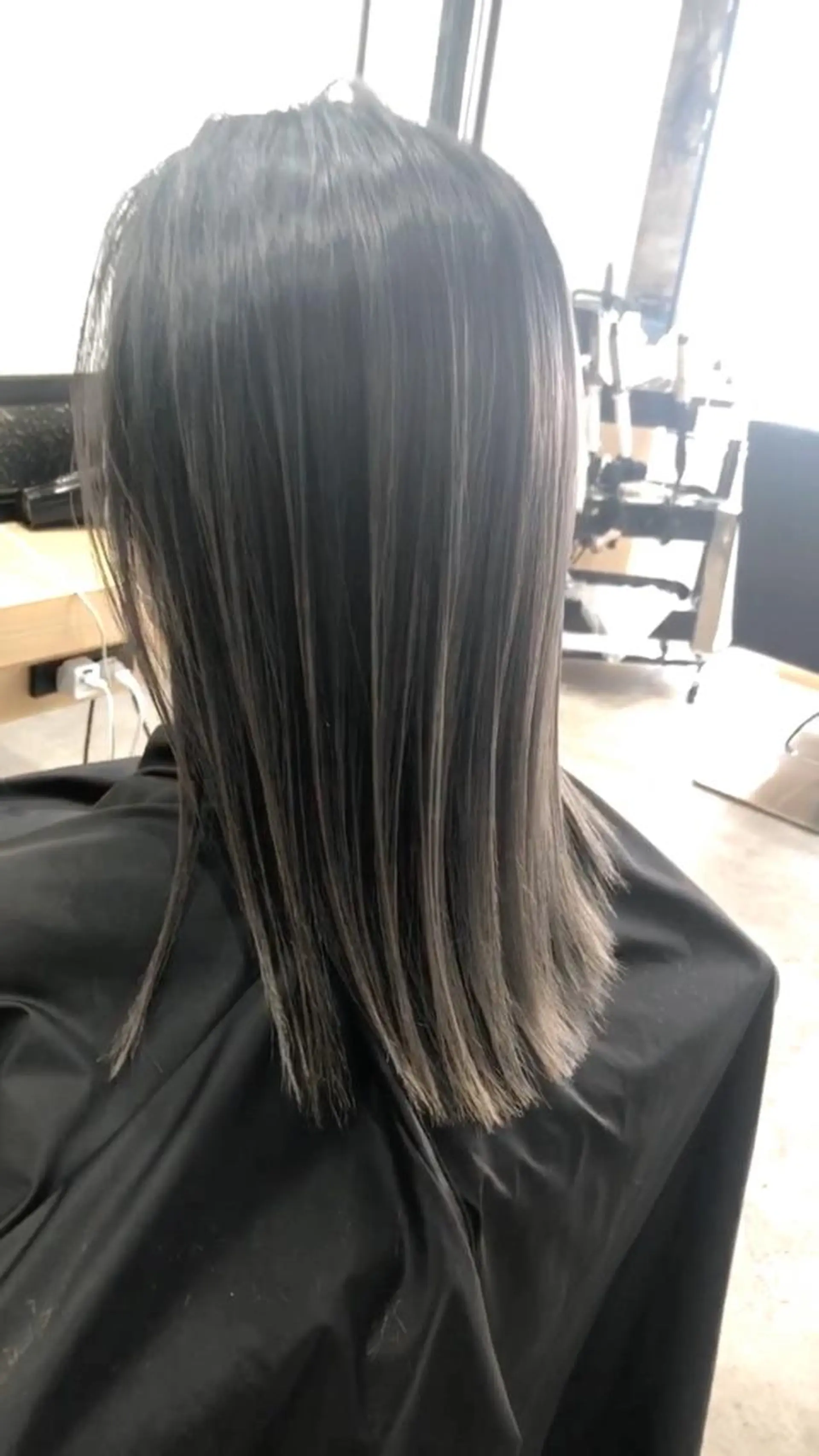 ミディアム カラー ヘアアレンジ ブリーチ FOLK所属・白髪ぼかしハイライト バレイヤージュヤマトのヘアスタイル