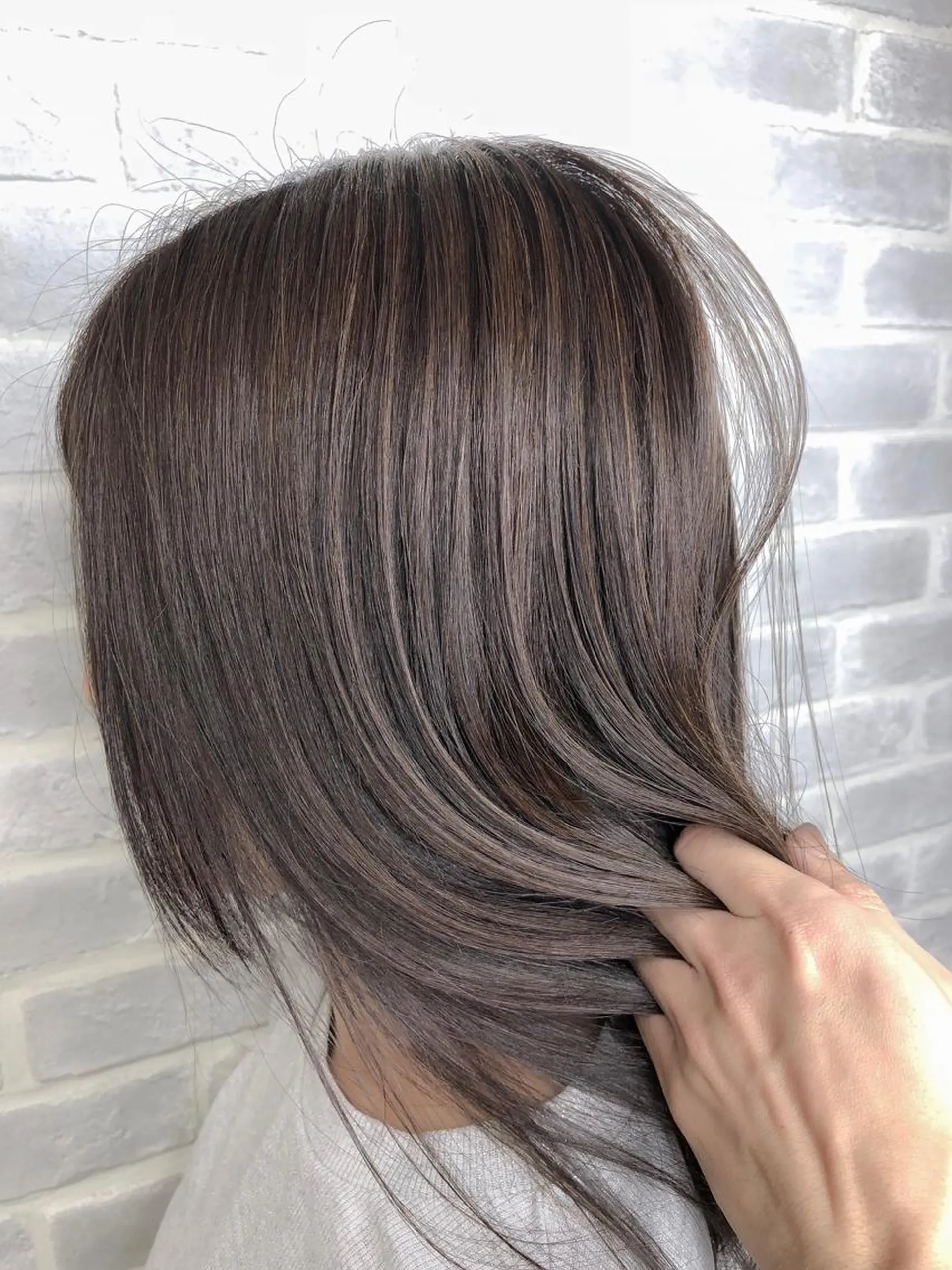 ミディアム カラー シルバー SALOWIN神戸三宮East店所属・【透明感、艶髪】西村 有司のヘアスタイル