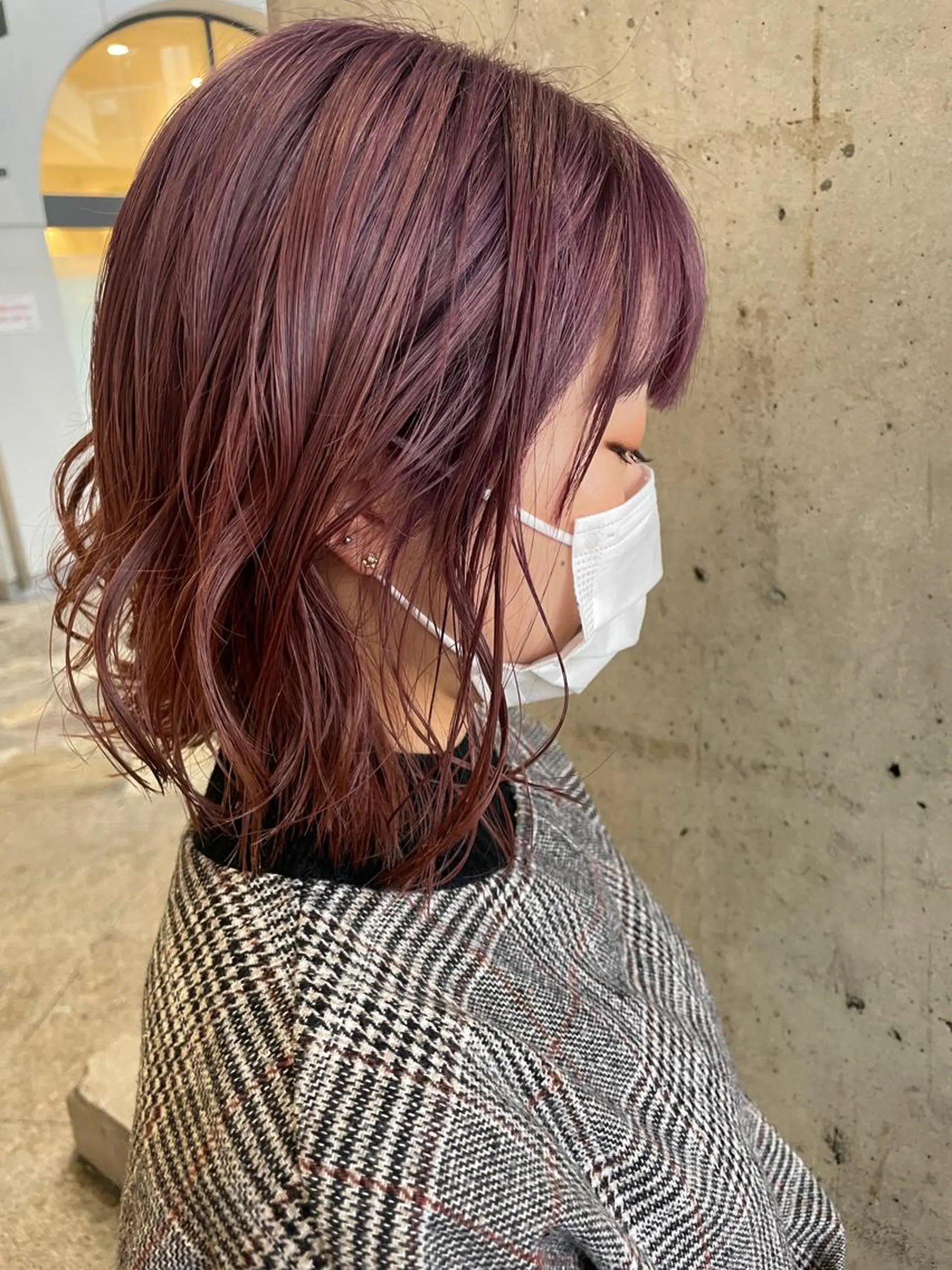 ミディアム カラー ブリーチ ピンクカラー ハイライト 石橋 瑞穂のヘアスタイル