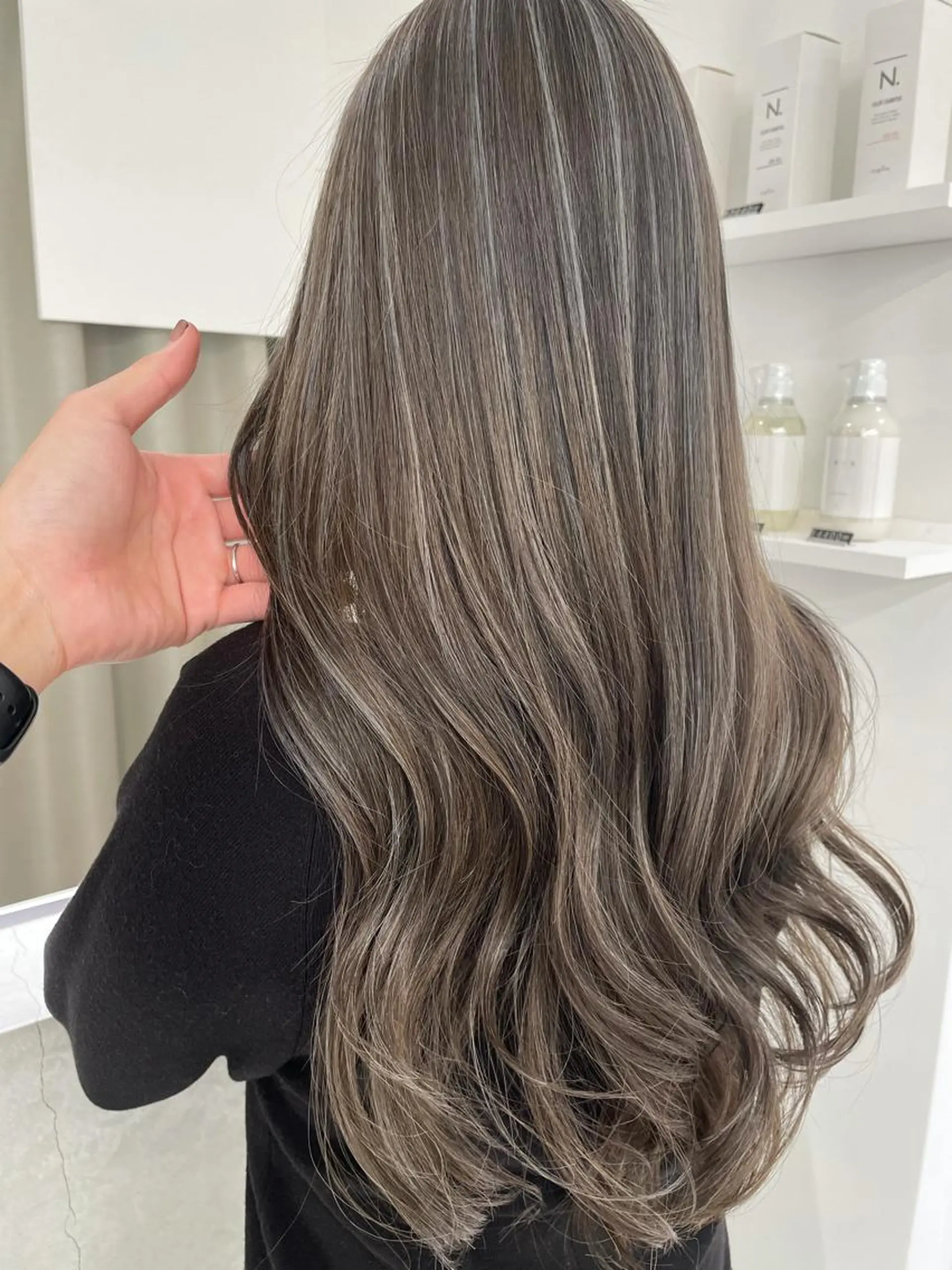 ロング カラー アディクシーカラー バレイヤージュ ベージュカラー ブリーチ ケアブリーチ ito. ブリーチ/髪質改善のヘアスタイル