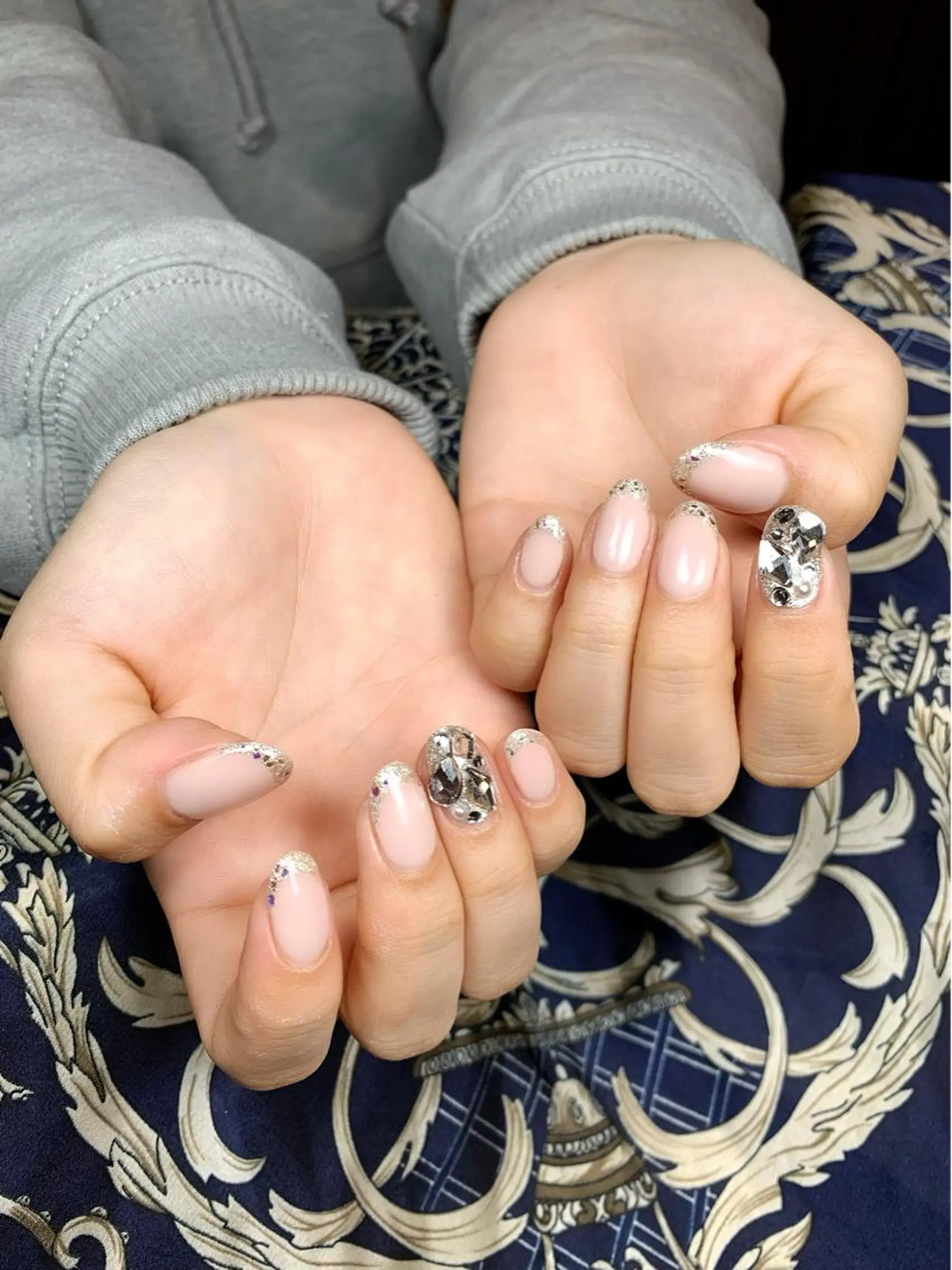 ネイル フレンチネイル ガラスフレンチ シルバー ストーンネイル ハンドネイル Nail Salon R.N アールドットエヌ所属・R.N アールドットエヌのネイルデザイン