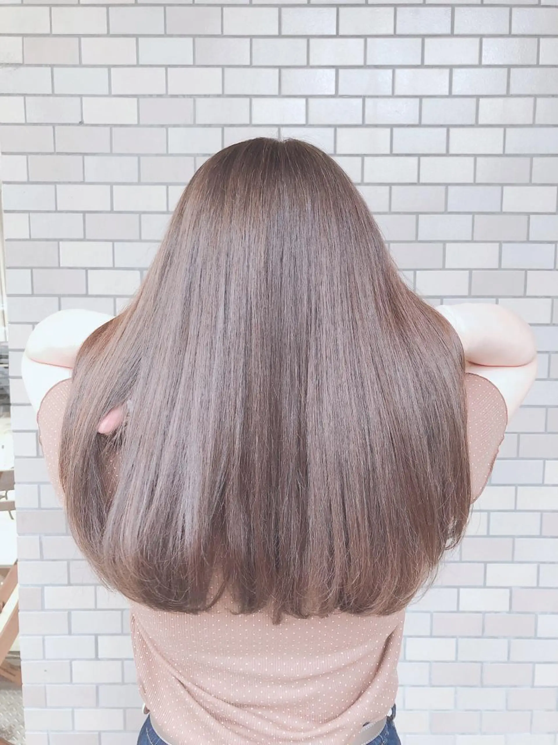 セミロング カラー アッシュ ベージュカラー 小森 拓哉のヘアスタイル