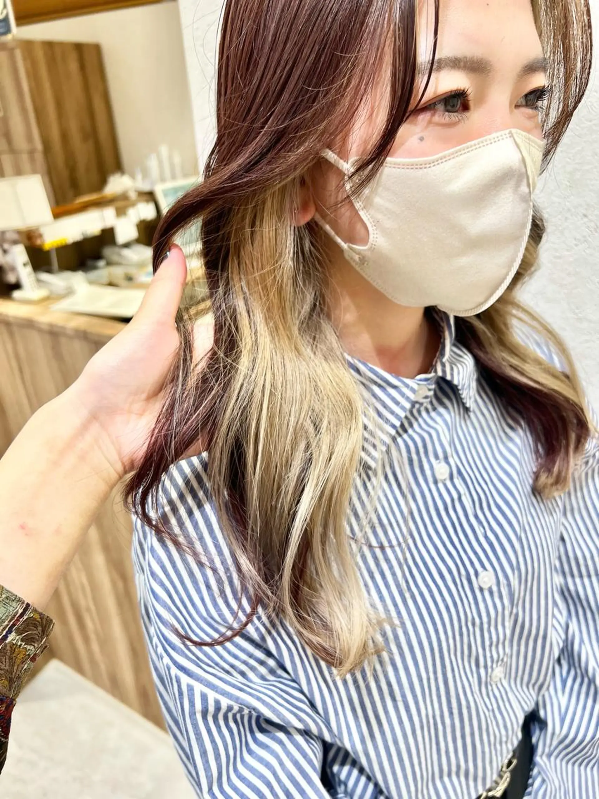 ロング カラー ベージュカラー ブリーチ Oasisgarden所属・レイヤー/ブリーチ MOMOのヘアスタイル