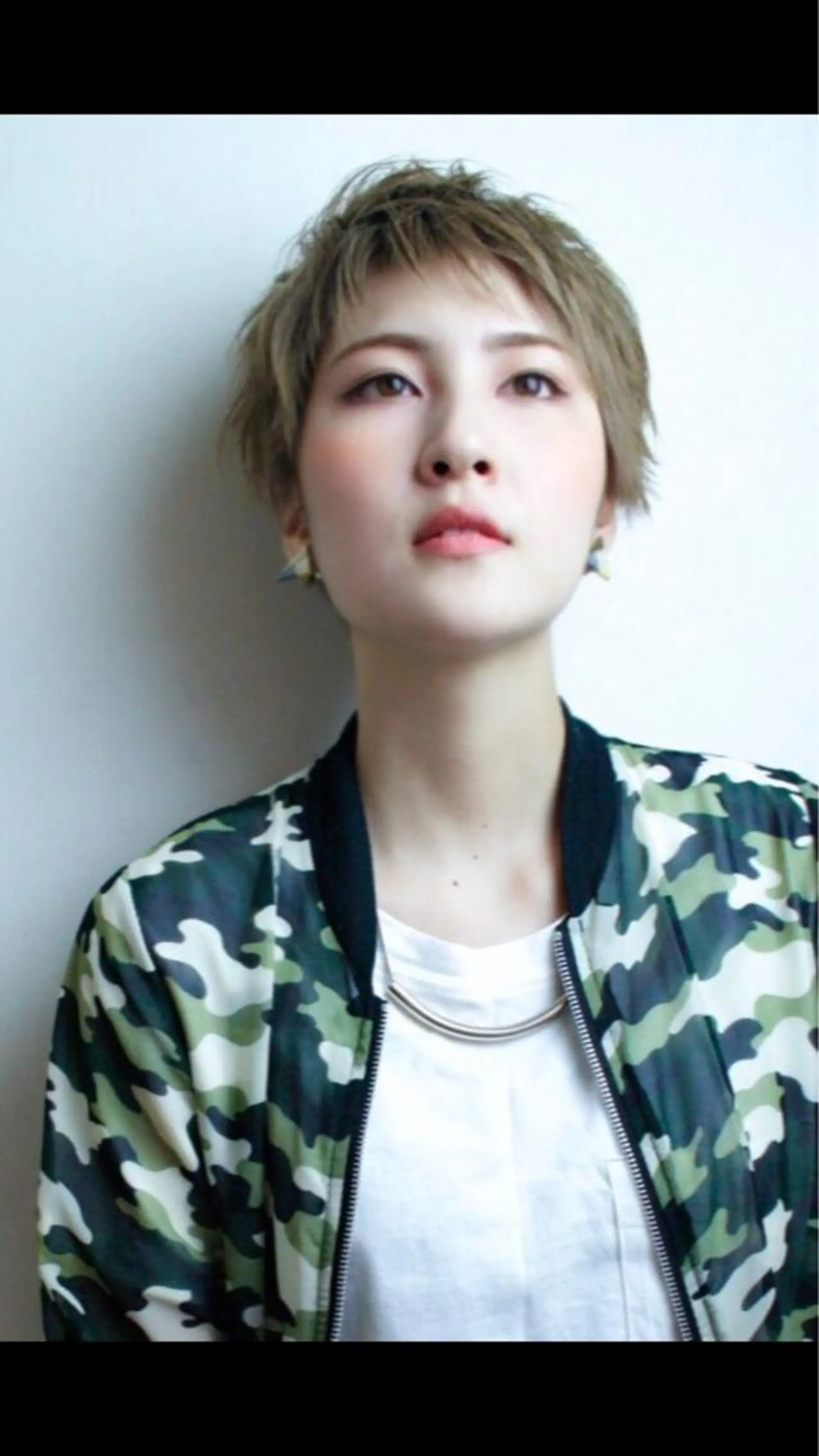 ショート カラー マツオカ ケンシロウのヘアスタイル