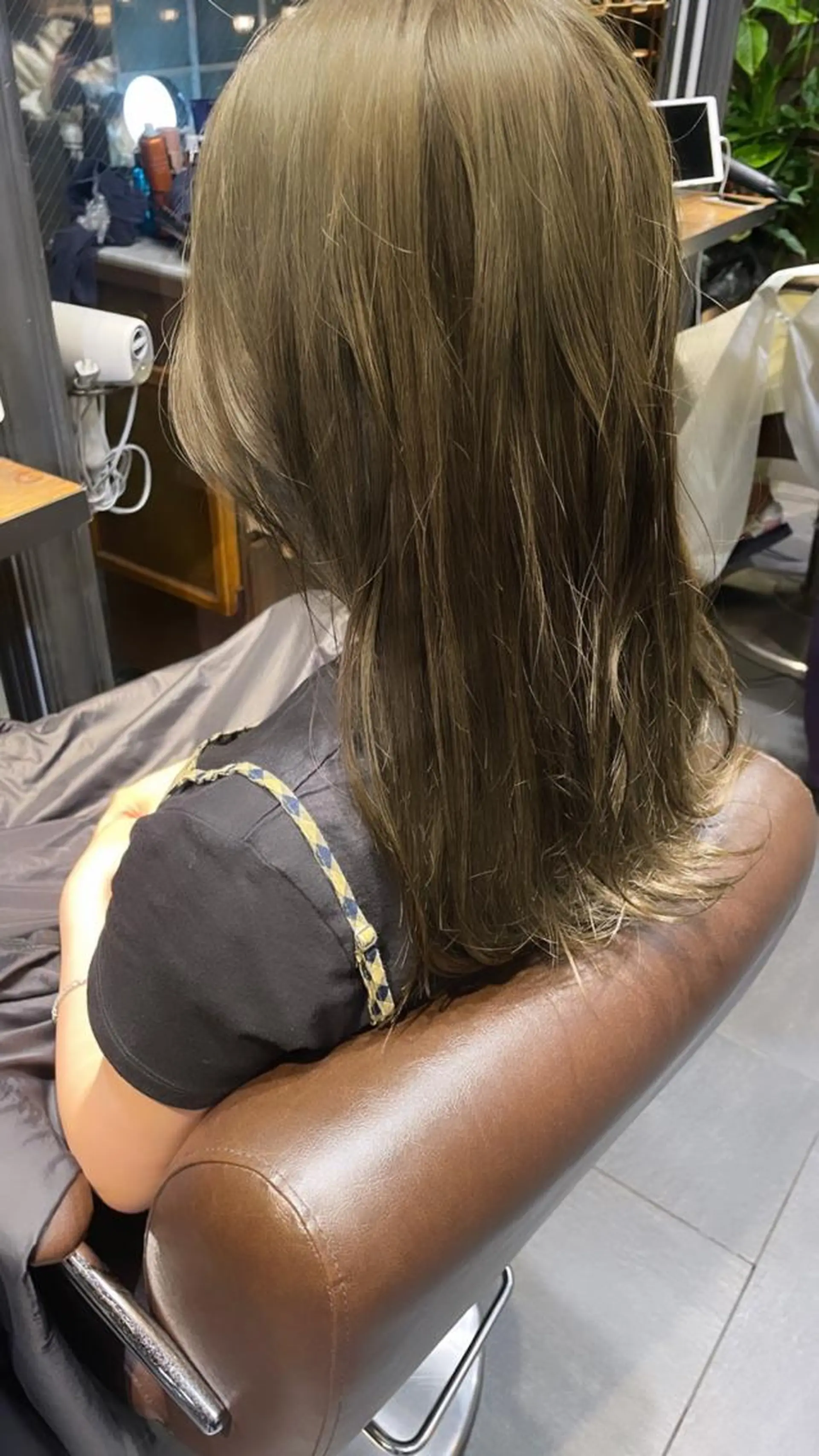 セミロング カラー カット ヘアカラー ブリーチ＆縮毛矯正 🧸tomoki🧸のヘアスタイル