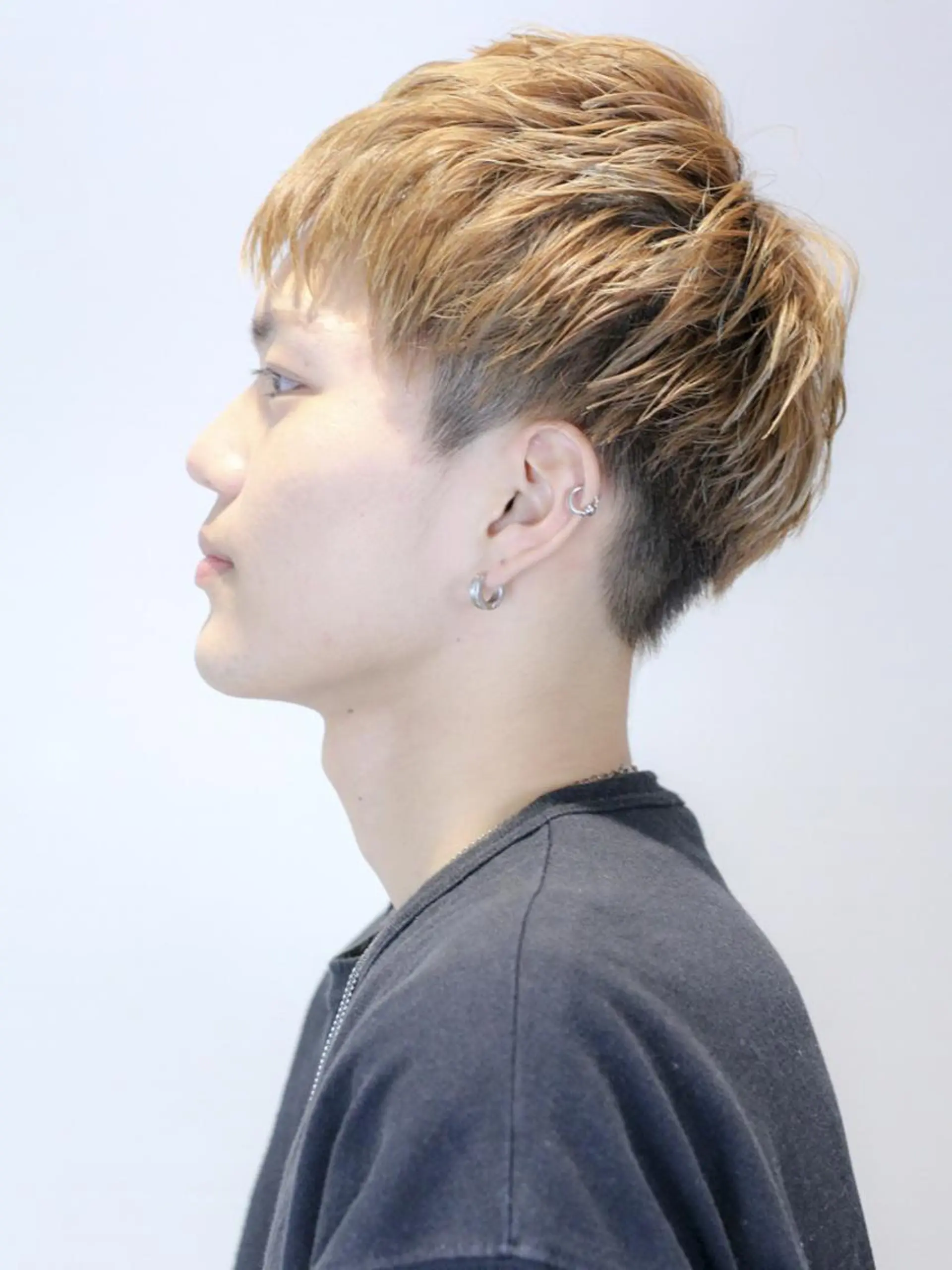 カラー メンズ ツーブロック ベージュ/レイヤー カット🤍Rieのヘアスタイル