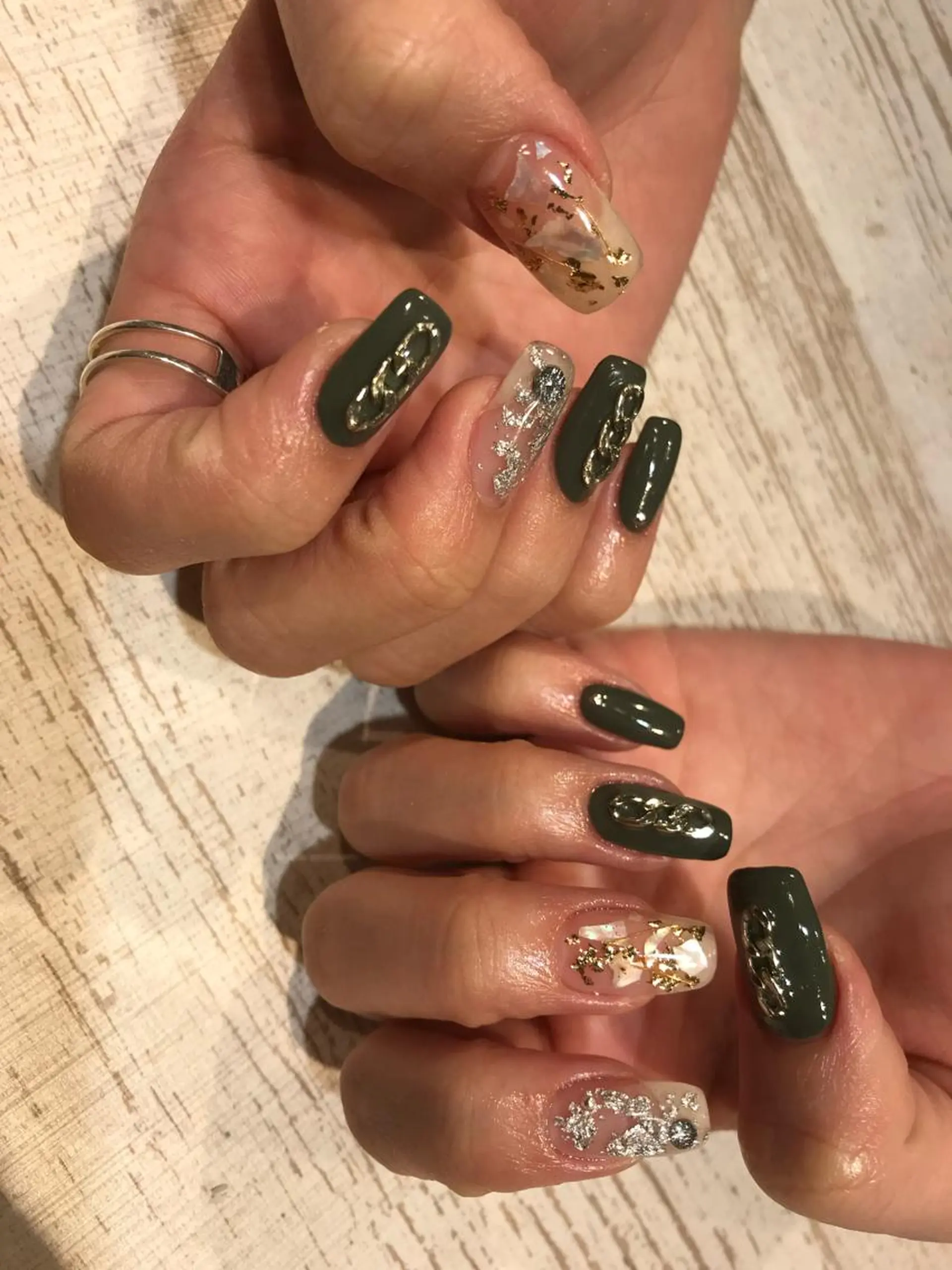 ネイル キラキラネイル ハンドネイル ハンドケア コンディショニングサロンRoots所属・コンディショニング サロンRootsのネイルデザイン