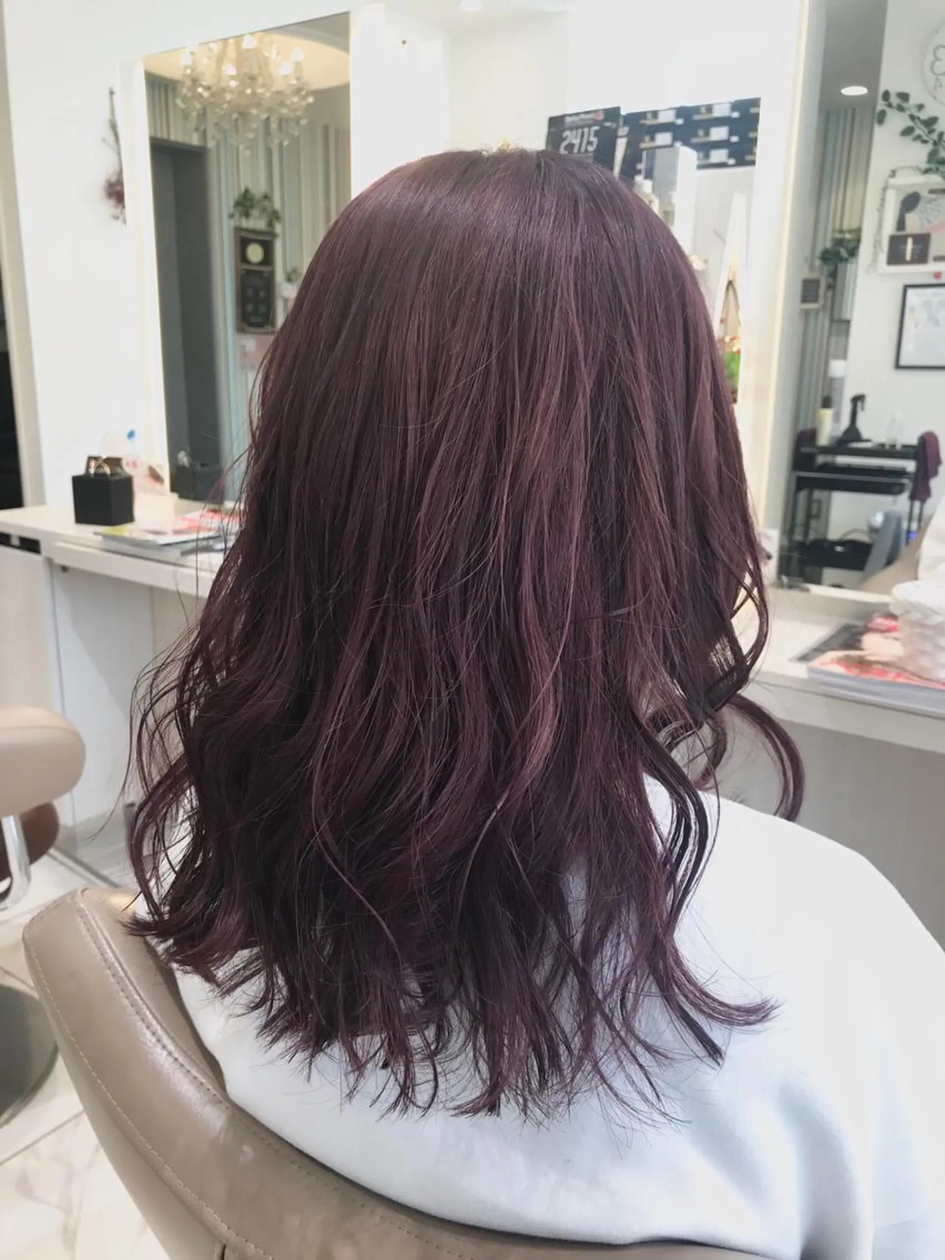 セミロング カラー カシス ピンクカラー 清藤 綾のヘアスタイル