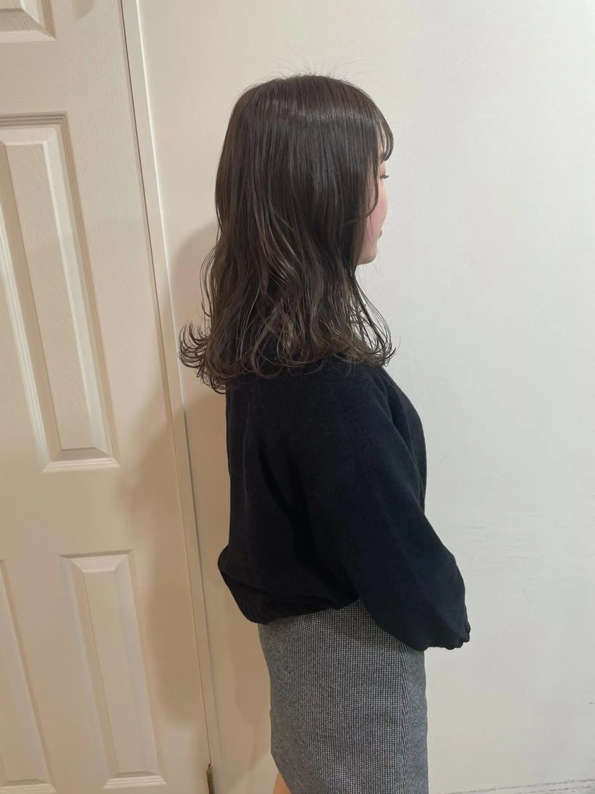 ミディアム カラー カット ヘアカラー トリートメント MIOベージュカラー 柔らかいカラーのヘアスタイル