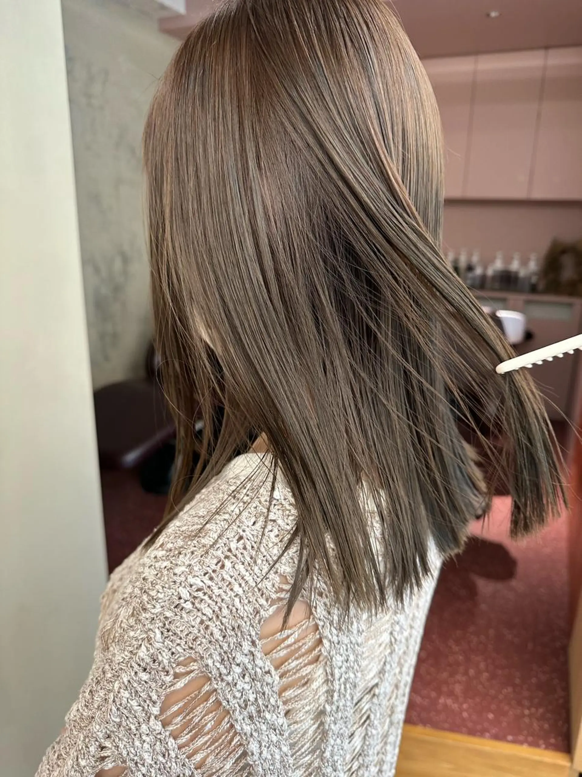 ミディアム カット ヘアカラー yupi🐈‍⬛ レイヤー/パーマのヘアスタイル