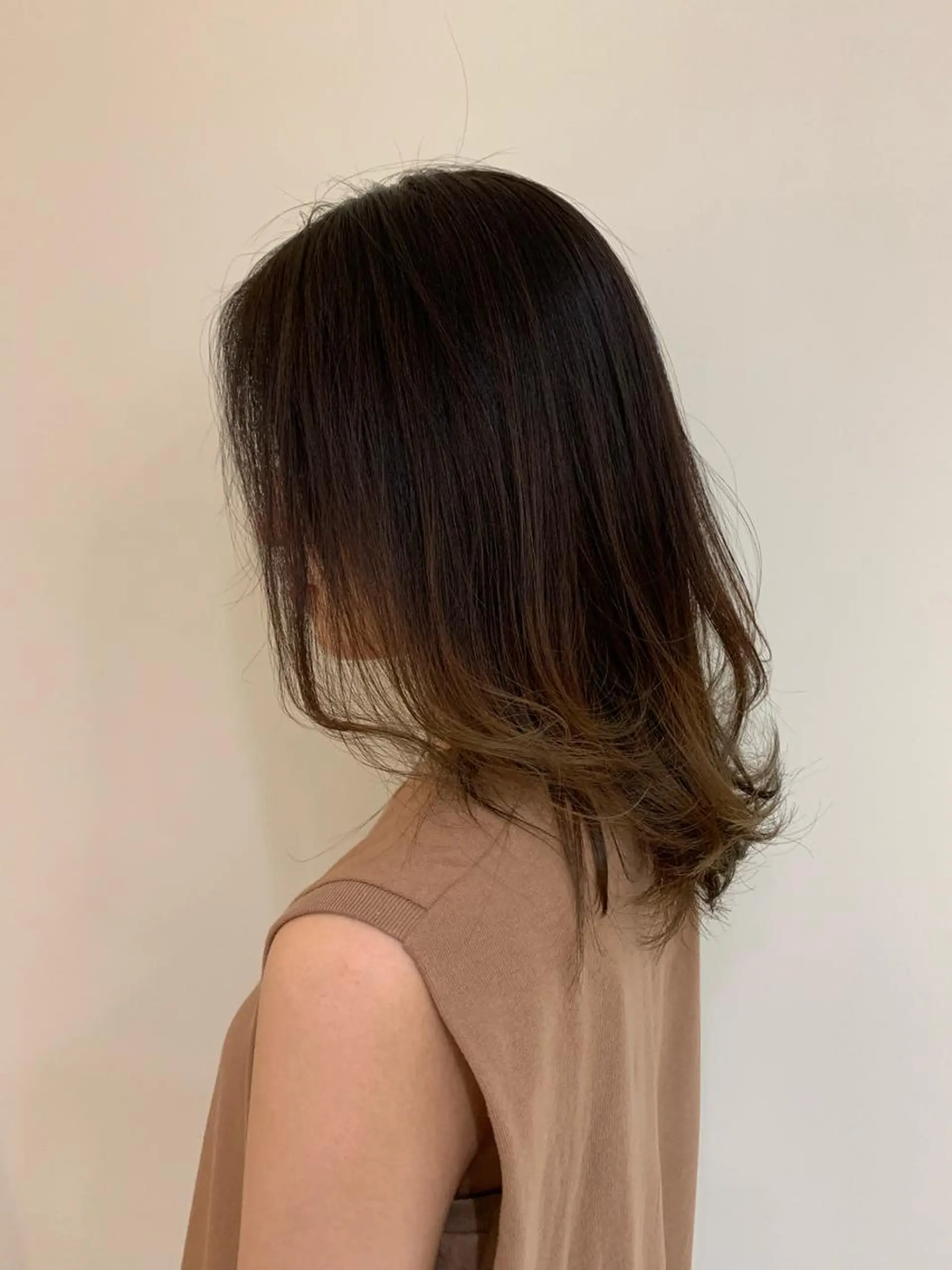 ミディアム カラー グラデーションカラー 伊藤 陽のヘアスタイル