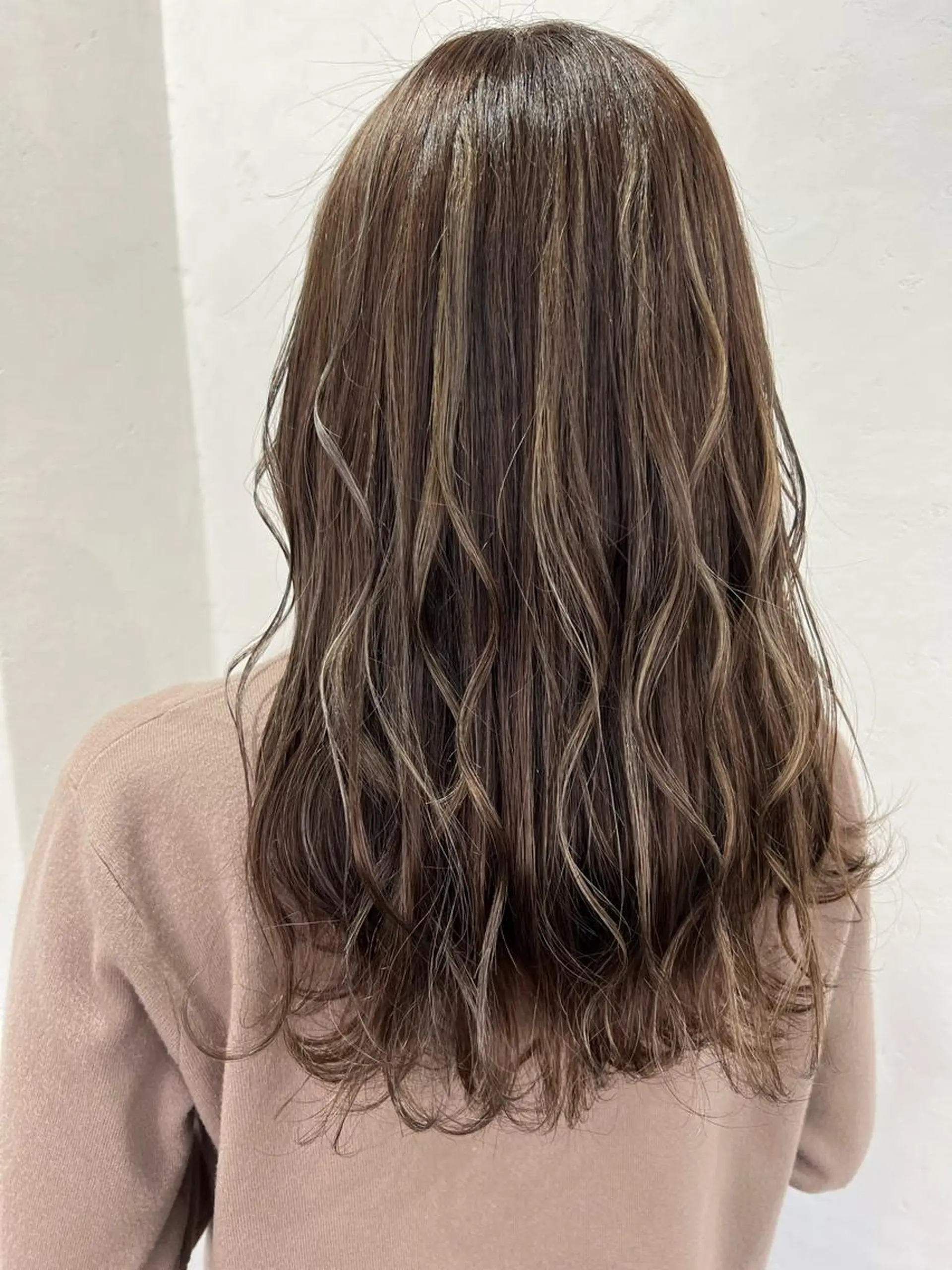 ロング カラー ヘアカラー トリートメント mana .のヘアスタイル