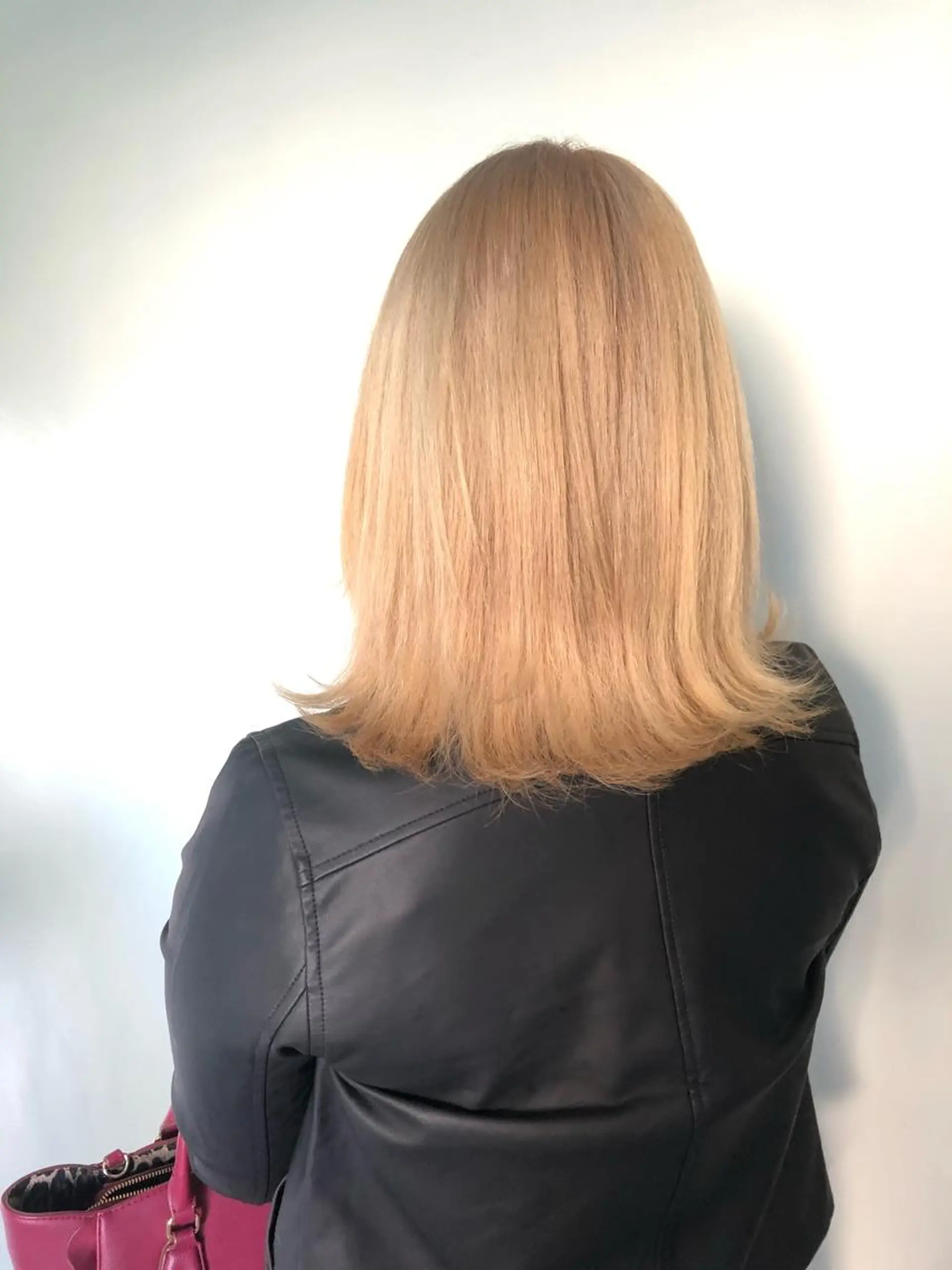 ミディアム カラー ベージュカラー ブリーチ ハイトーンカラー ハイトーンベージュ ミルクティーベージュ Bei Licoldo.Atole  ベイリコルド アトリ所属・ベイリコルド　アトリ 店長　宮城一真のヘアスタイル