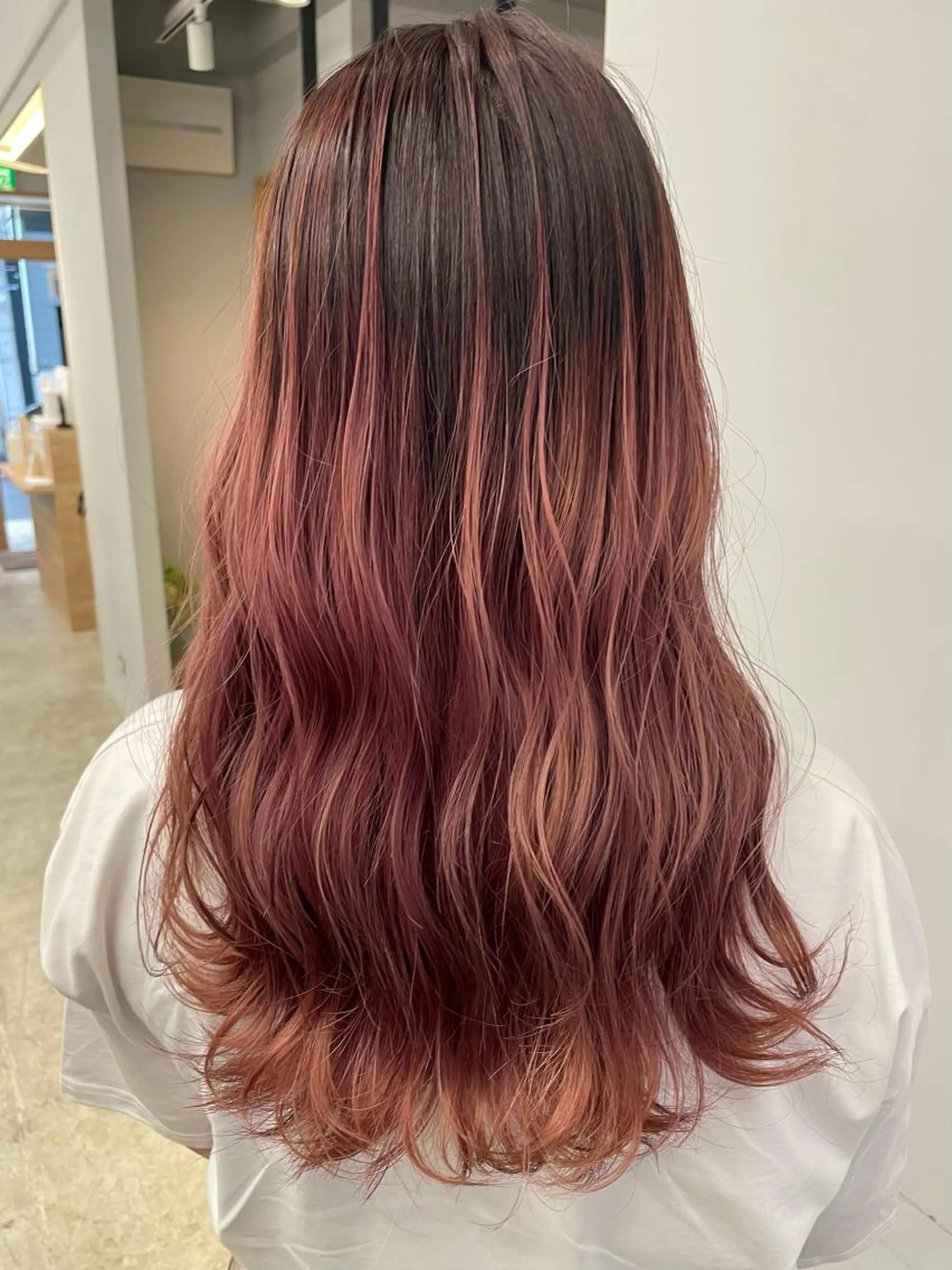 セミロング SAEKI【ior 】北千住店ブリーチのヘアスタイル