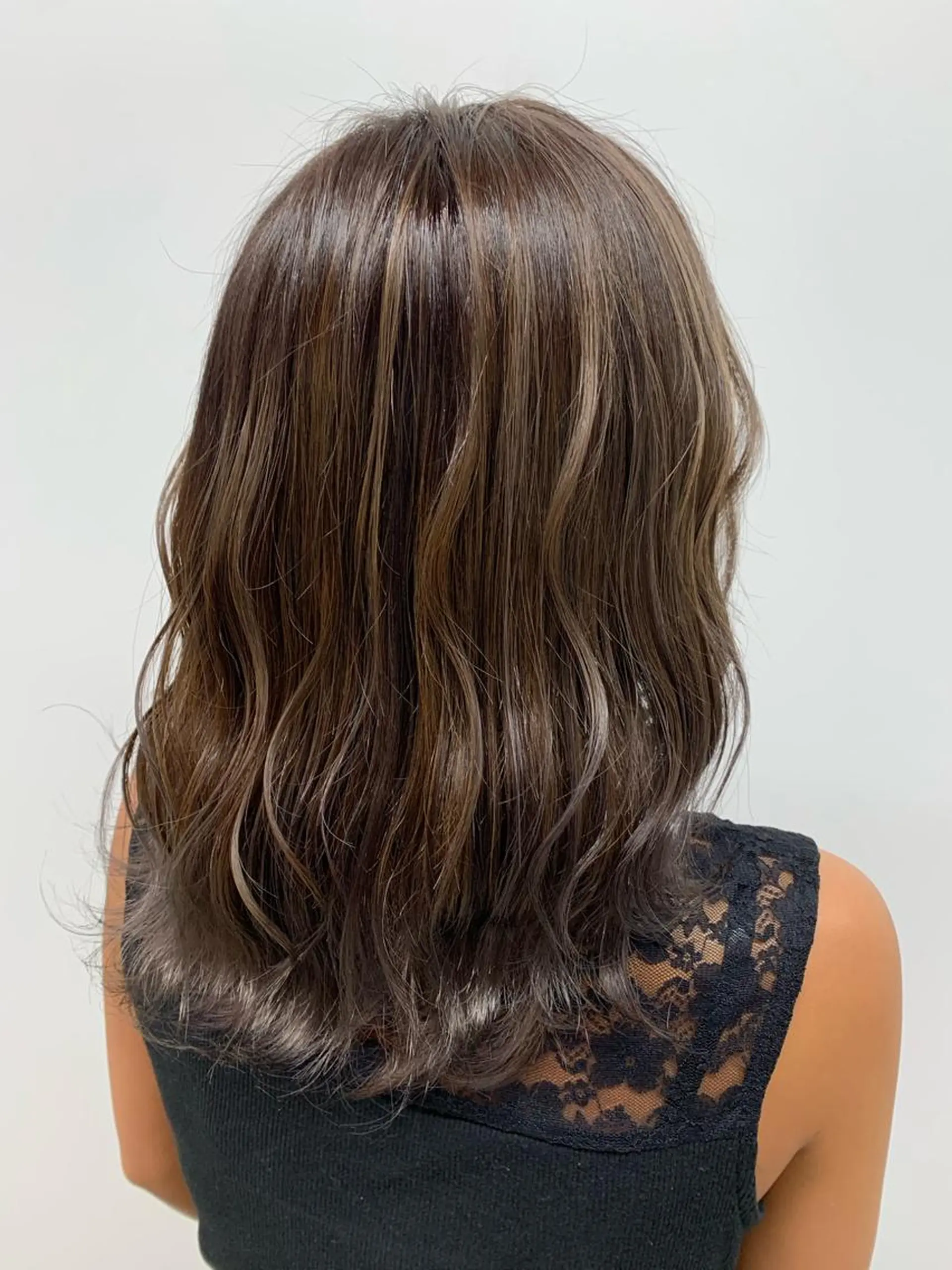 セミロング カラー mana .のヘアスタイル