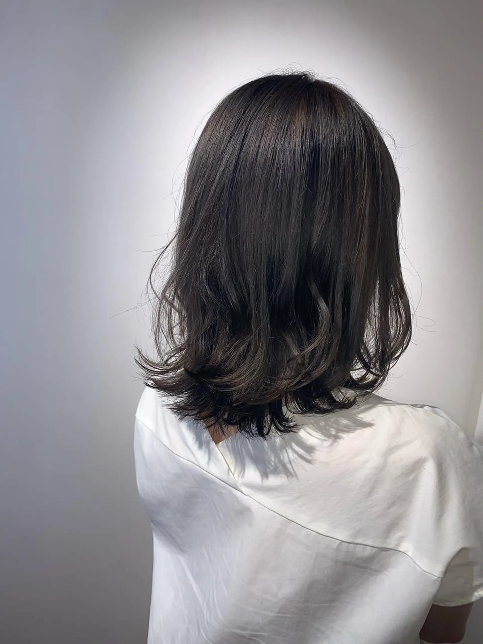 ミディアム カラー ブリーチ ダークグレー ダークグレージュ グレージュ 中島 直哉のヘアスタイル