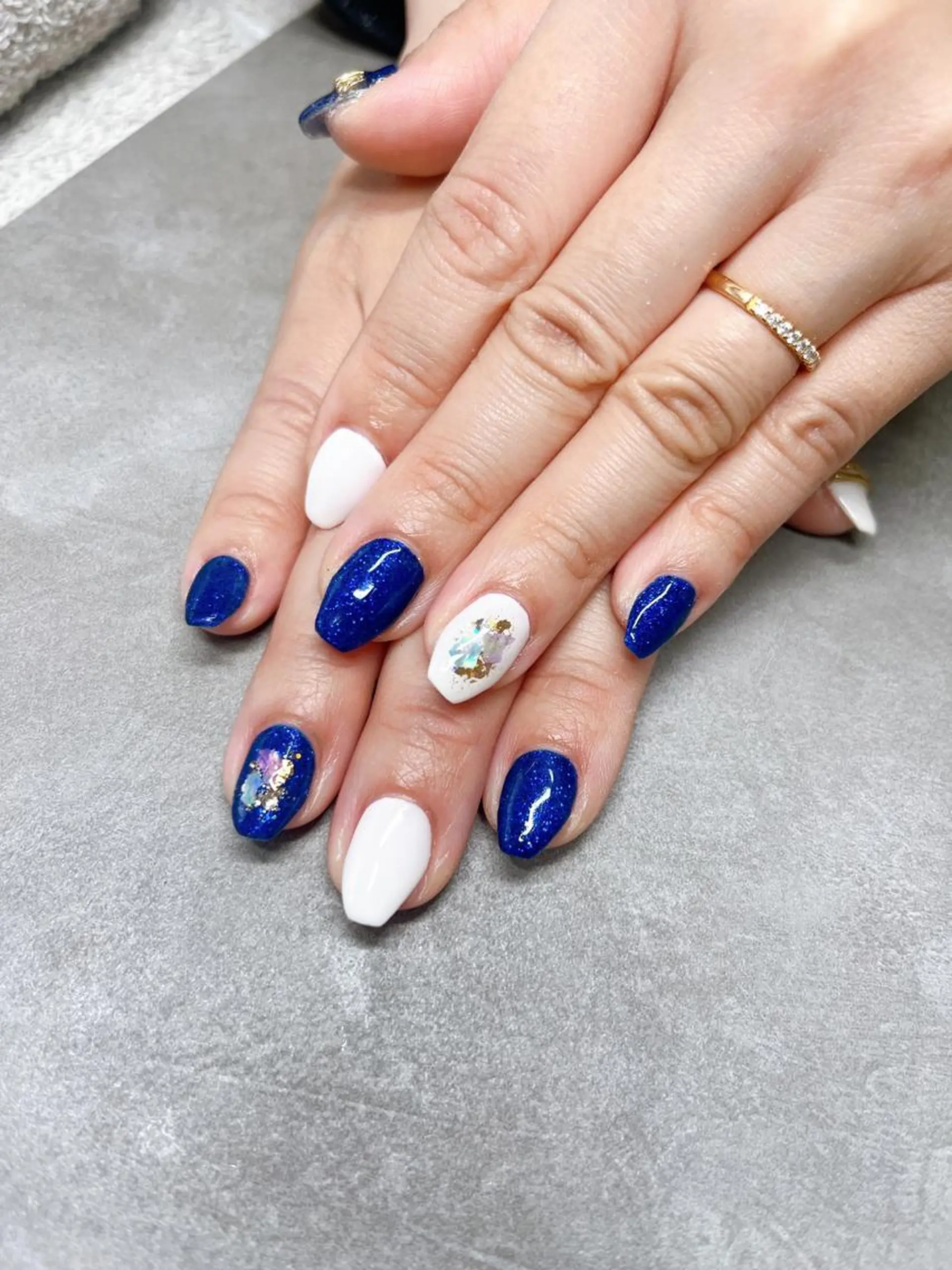 ネイル ネイビー ホワイト nailsalon Graciaのネイルデザイン