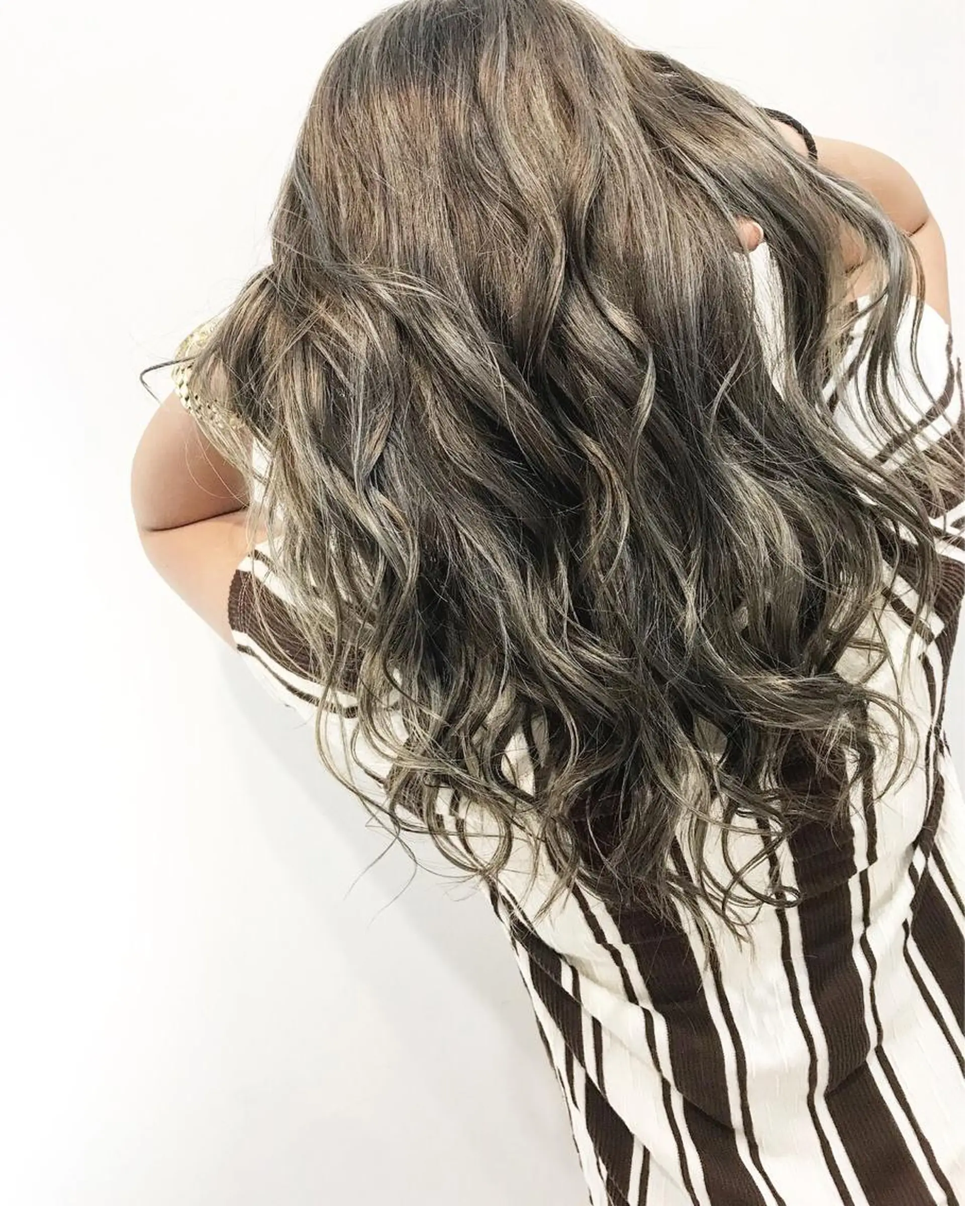 ロング カラー バレイヤージュ レイヤーカット grow恵比寿【グロウ】髪質改善/ハイライト/ブリーチ/レイヤーカット所属・奥野 貴史　代表　レイヤーのヘアスタイル