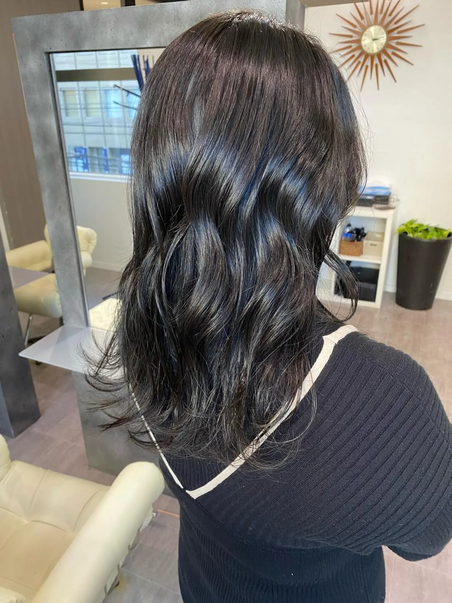 セミロング カラー 黒髪 ブルーカラー ブルーブラック hair make huit8所属・ハイライト&ブリーチ 💇🏼‍♀MAHOのヘアスタイル