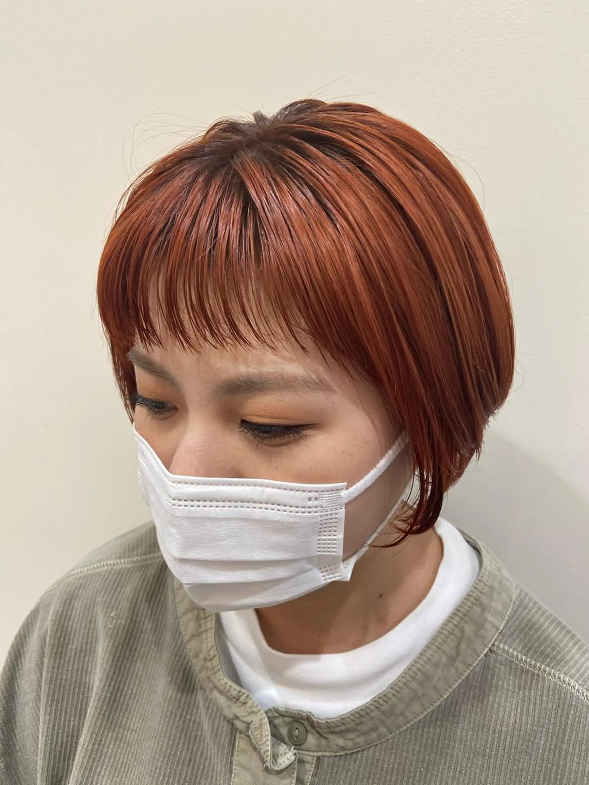 ショート カラー グラデーションカラー オレンジ Amour なぐらのヘアスタイル