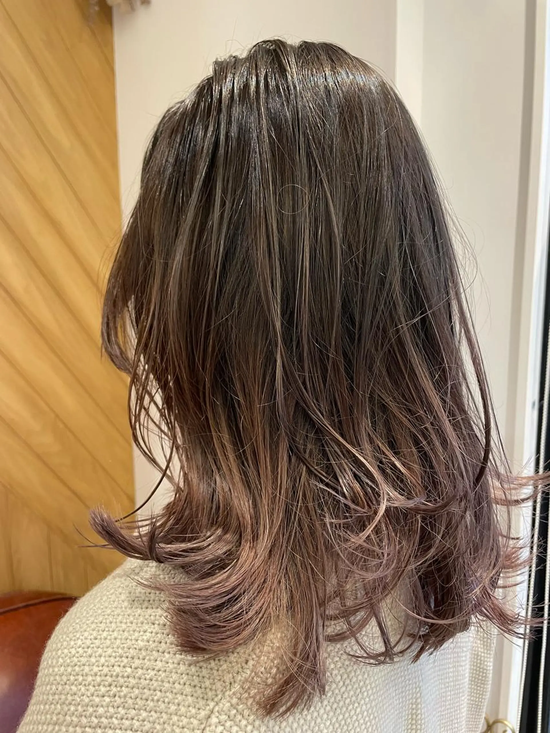 ミディアム カラー 井上 舞のヘアスタイル