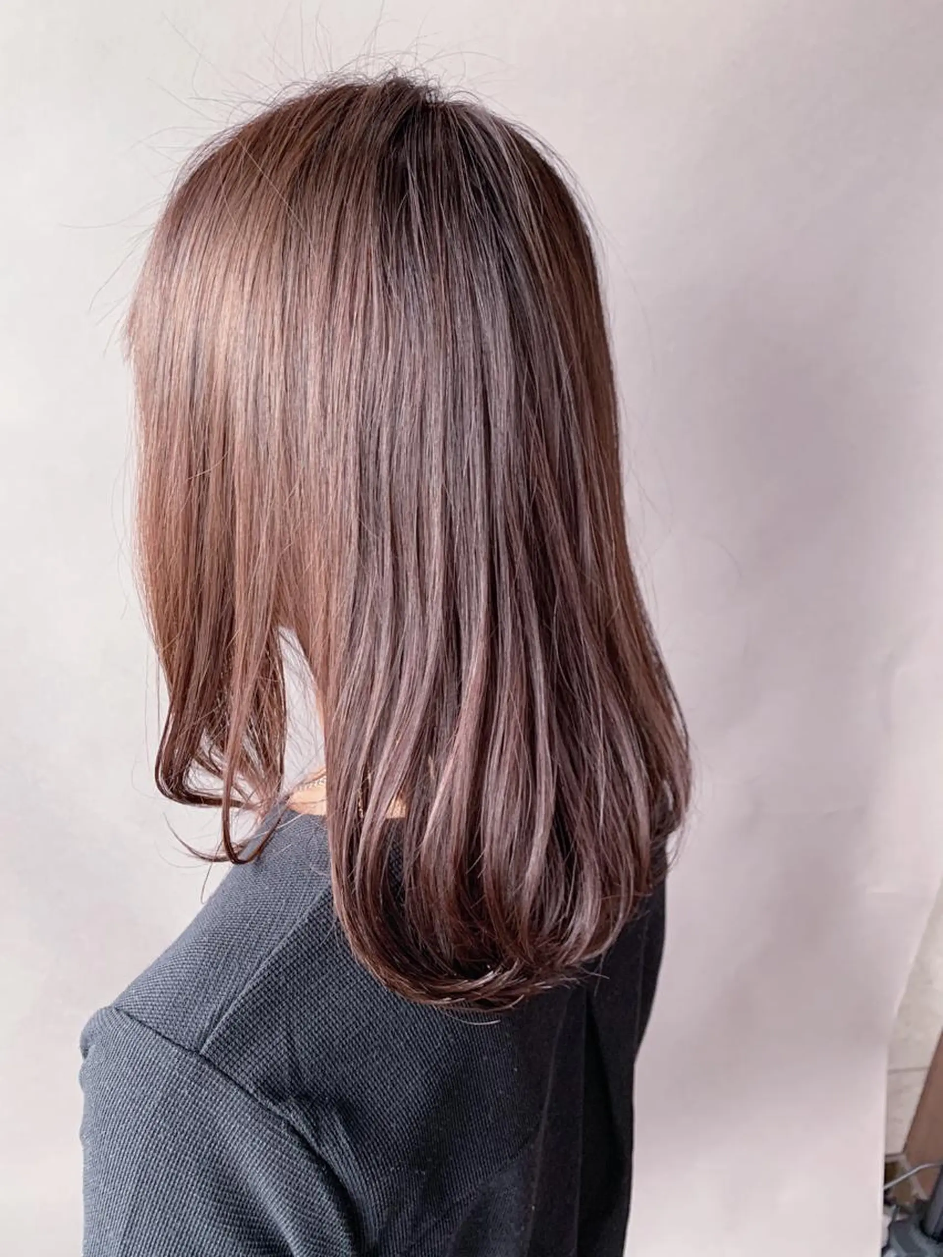 ミディアム カラー 福森 みずきのヘアスタイル