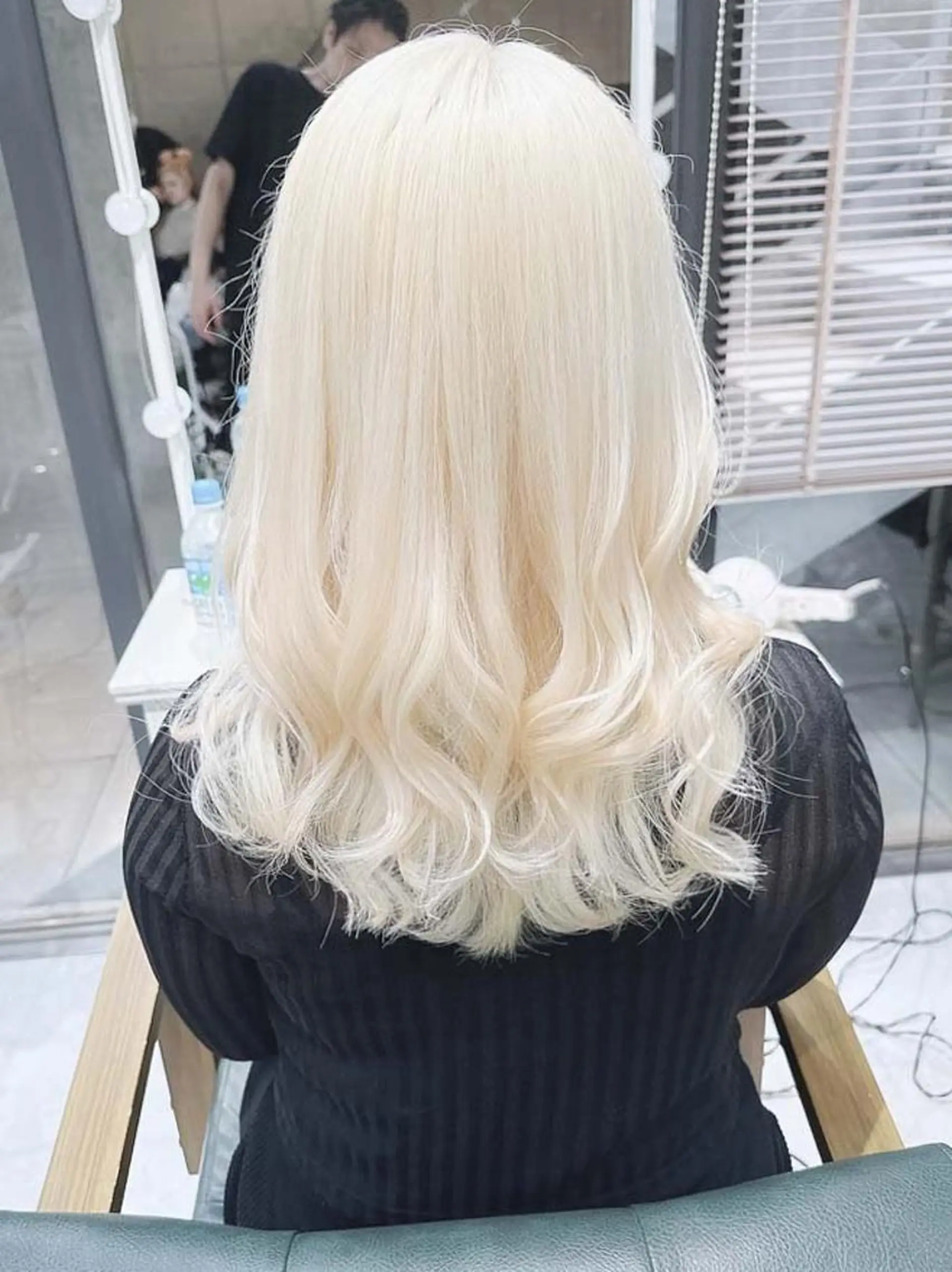 セミロング カラー ヘアアレンジ ブリーチ ケアブリーチ 透明感カラー デザインカラー ハイトーンカラー 𝐑𝐈𝐍𝐊𝐀 🐣🩷のヘアスタイル