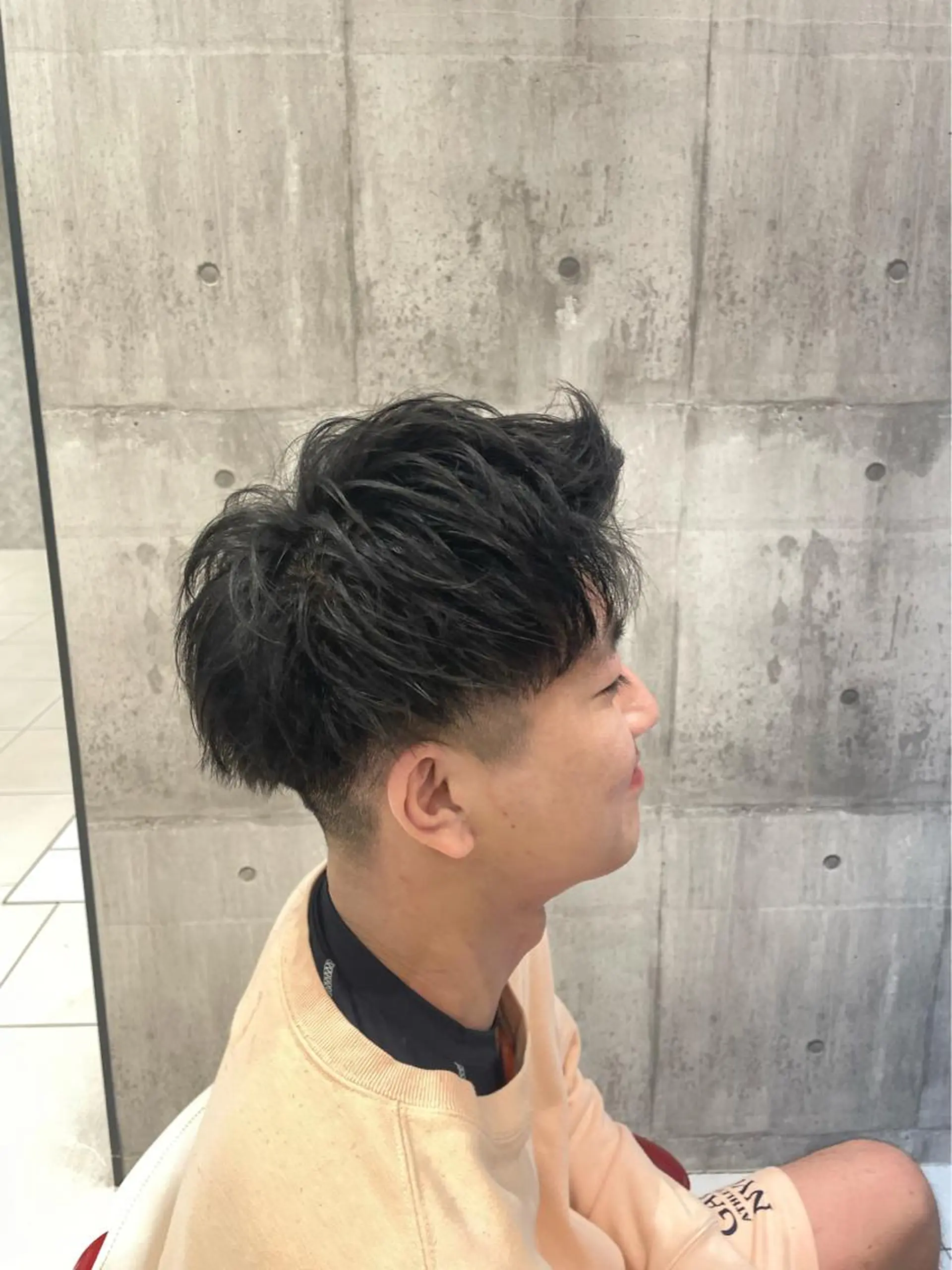 メンズ ハイトーンカラー✨️ Amiのヘアスタイル