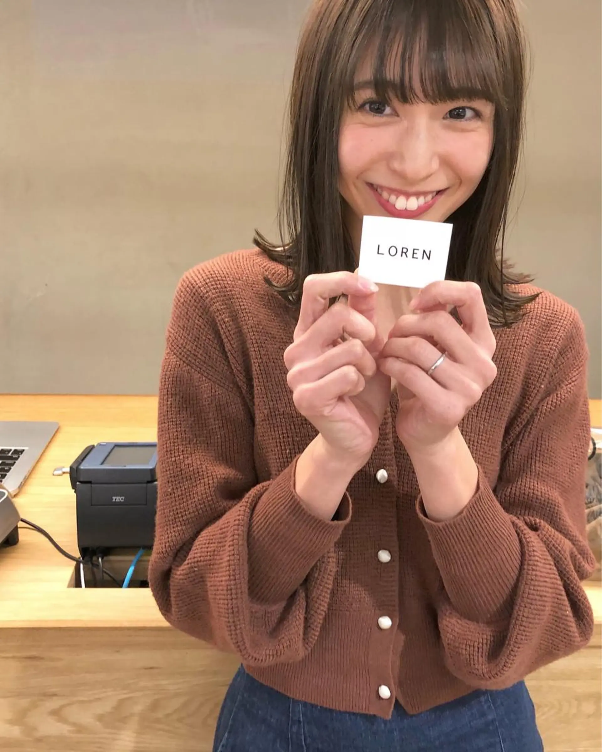 ミディアム 透明感🎀LOREN エリコ🌈のヘアスタイル