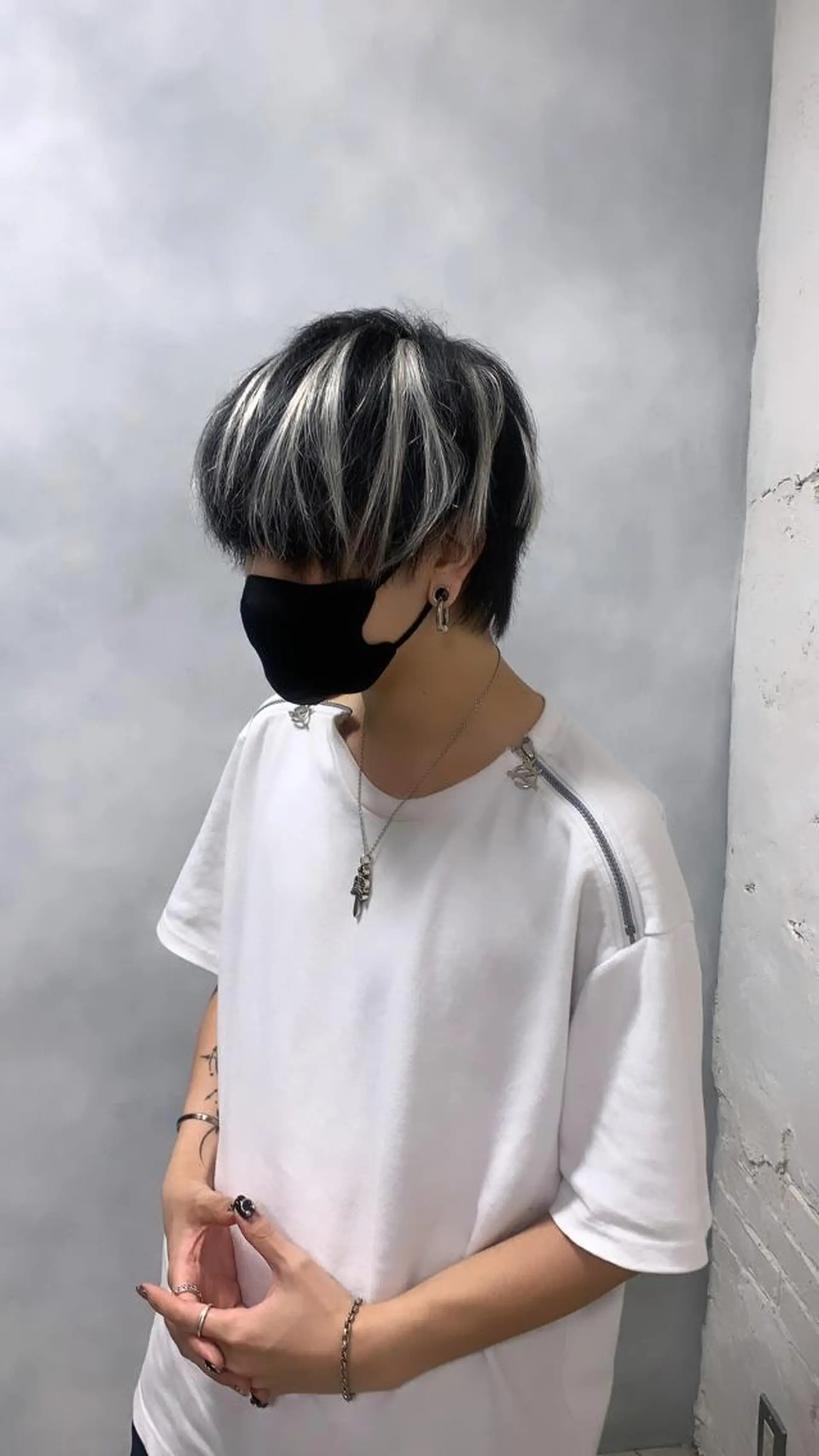 ショート 派手髪支持率No1 Eisukeのヘアスタイル