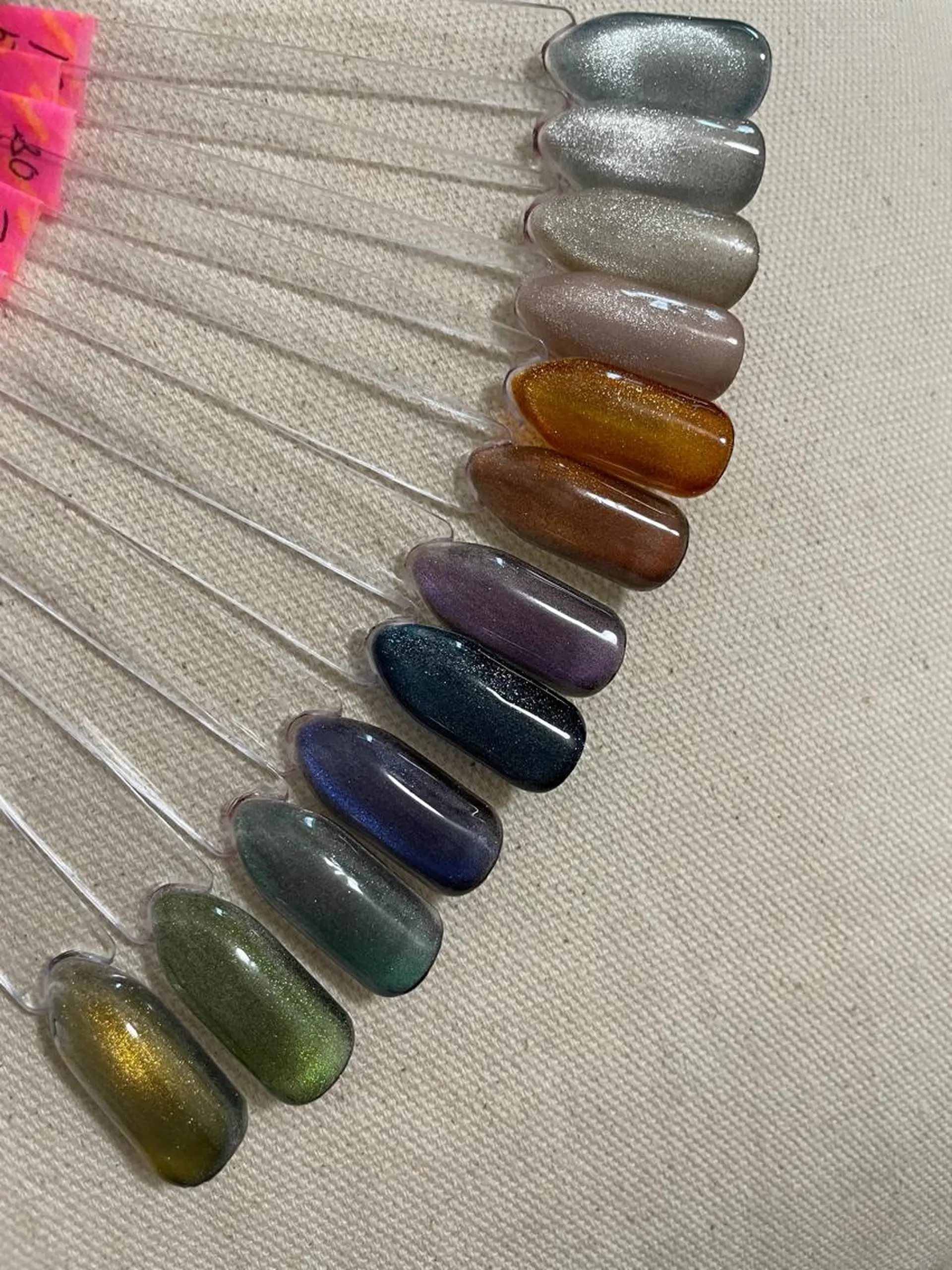 ネイル マグネットネイル ハンドネイル ENSIA エンシアのネイルデザイン