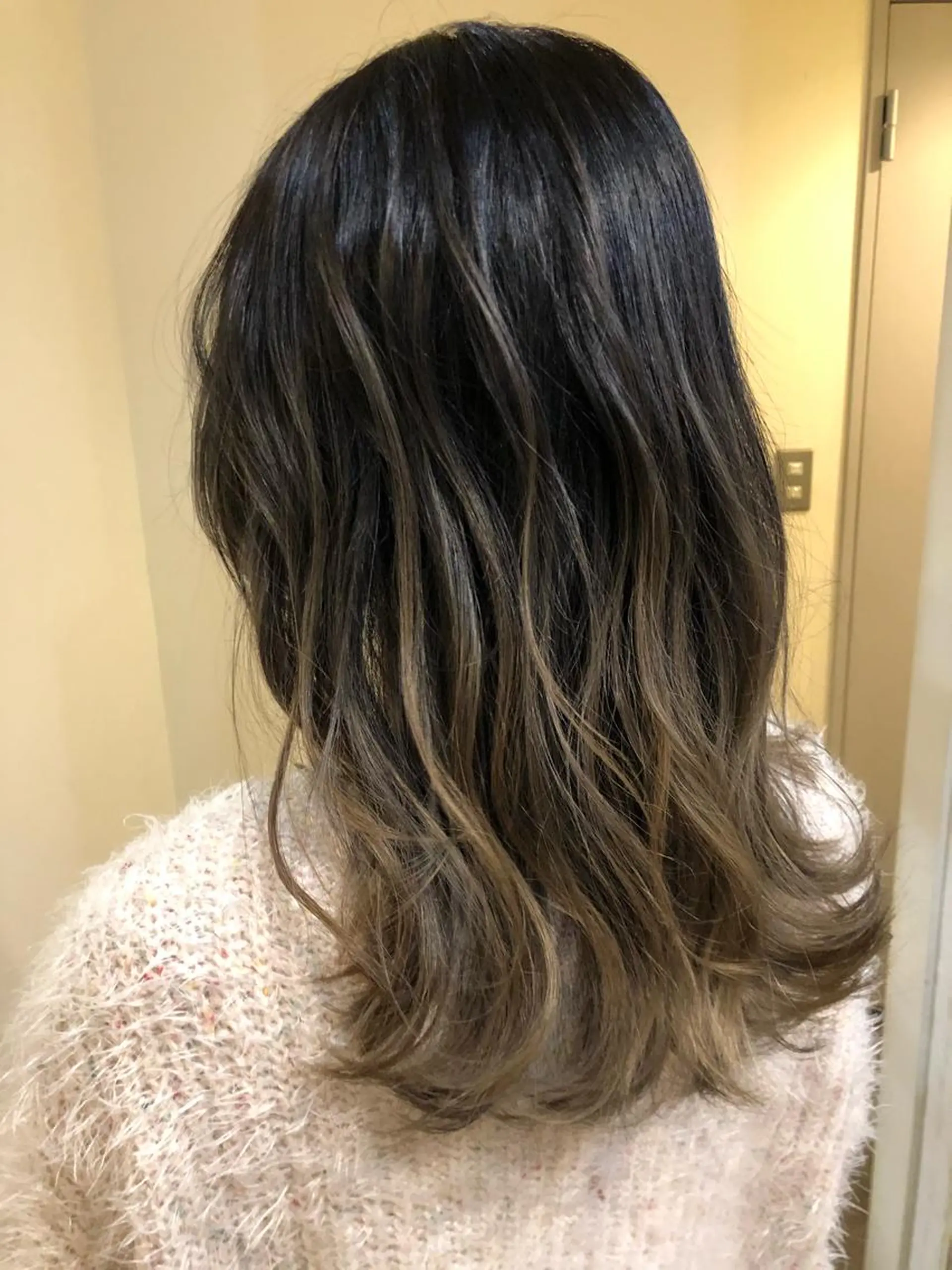 セミロング カラー バレイヤージュ ブリーチ ケアブリーチ 外国人風カラー レイヤーカット 韓国レイヤー髪質改善 💫Tomoya💫のヘアスタイル