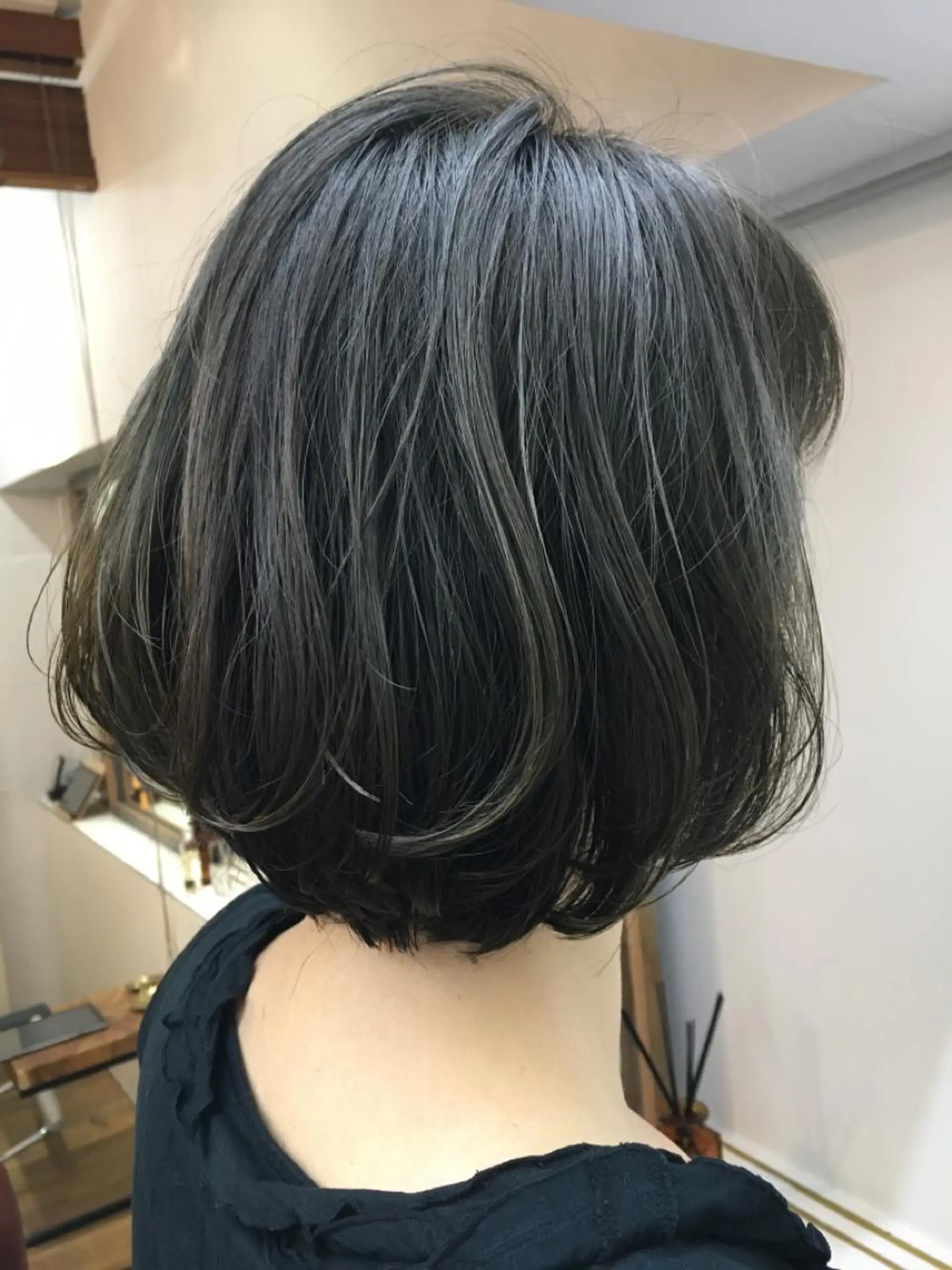 ミディアム カラー アッシュ ブルーカラー ブルーアッシュ 代表　土屋ヒロユキ ショートカットのヘアスタイル