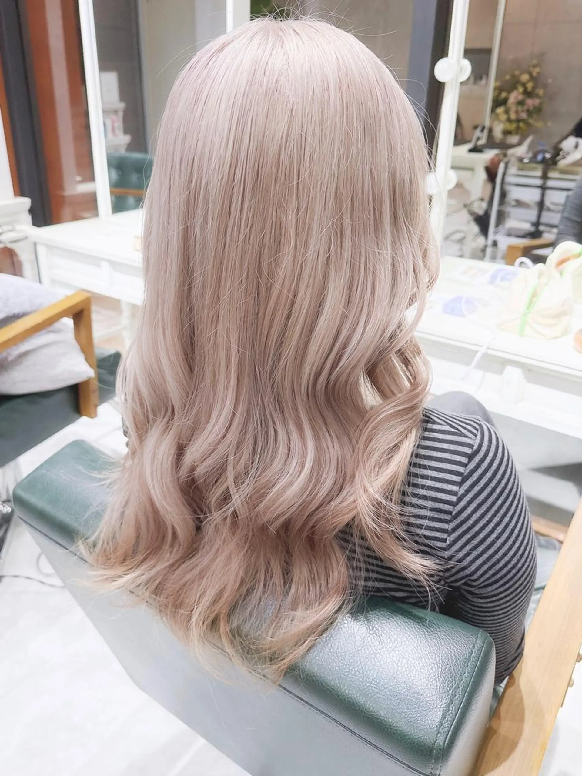 ロング ヘアアレンジ カラー ベージュカラー ハイトーンカラー ハイトーンベージュ 𝐑𝐈𝐍𝐊𝐀 🐷🖤のヘアスタイル