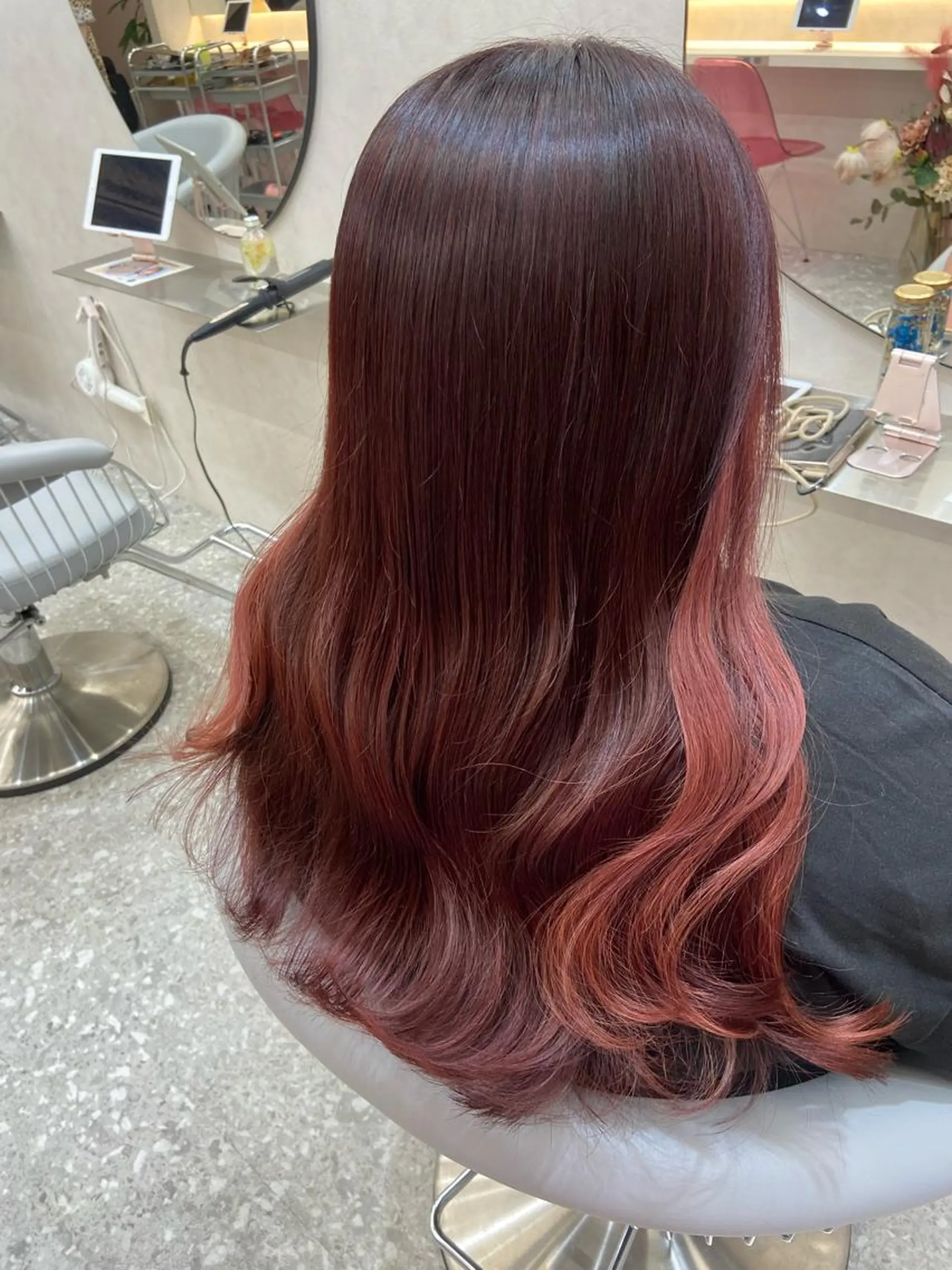 ロング カラー ベージュカラー ブラウンカラー イヤリングカラー インナーカラー ピンクカラー ヘアカラー トリートメント エクステ 新宿/韓国ヘア 中明度カラー/かやのヘアスタイル