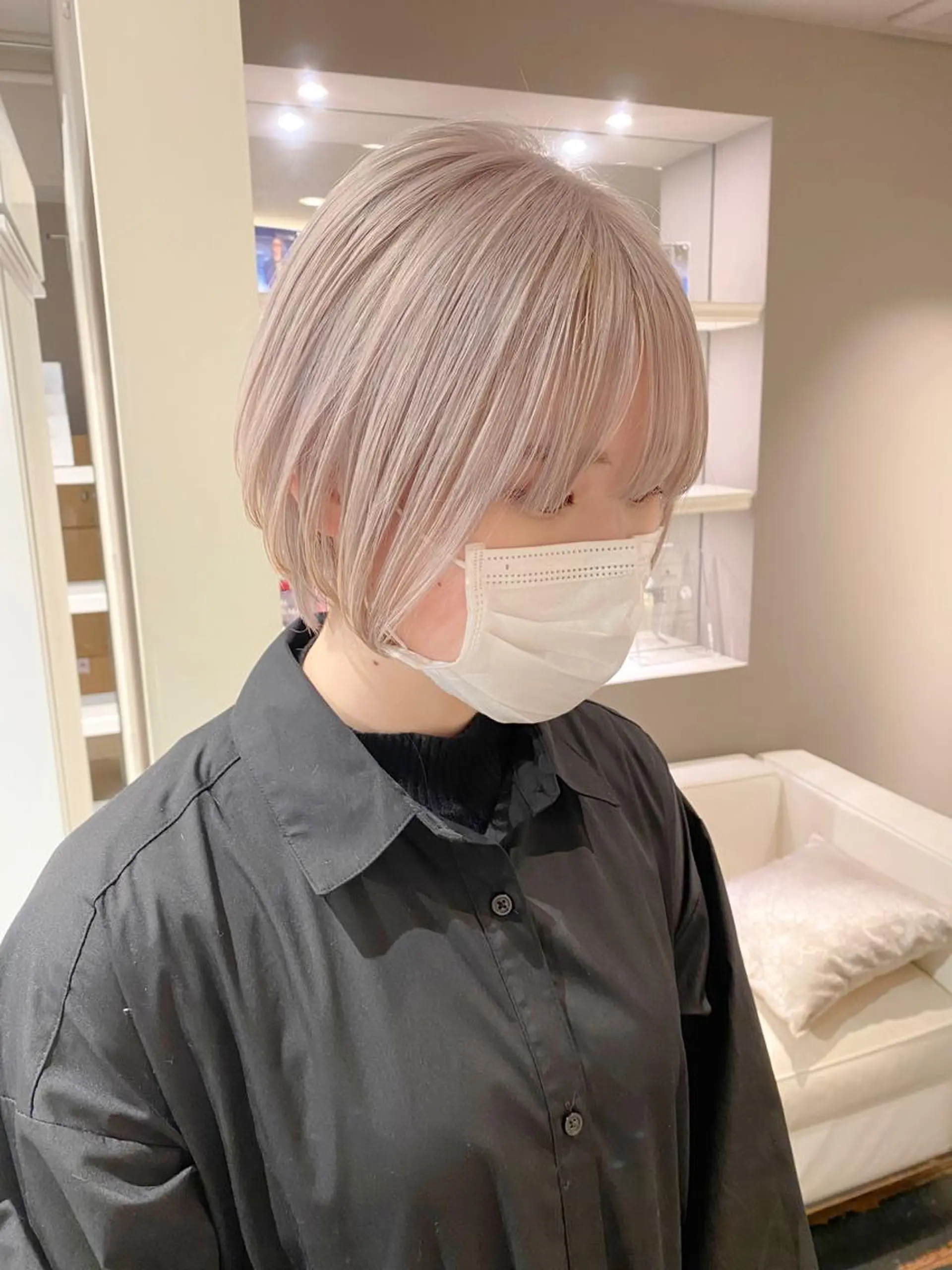 ショート カラー laff 新宿所属・切りっぱなしボブ レイヤー/縮毛矯正のヘアスタイル