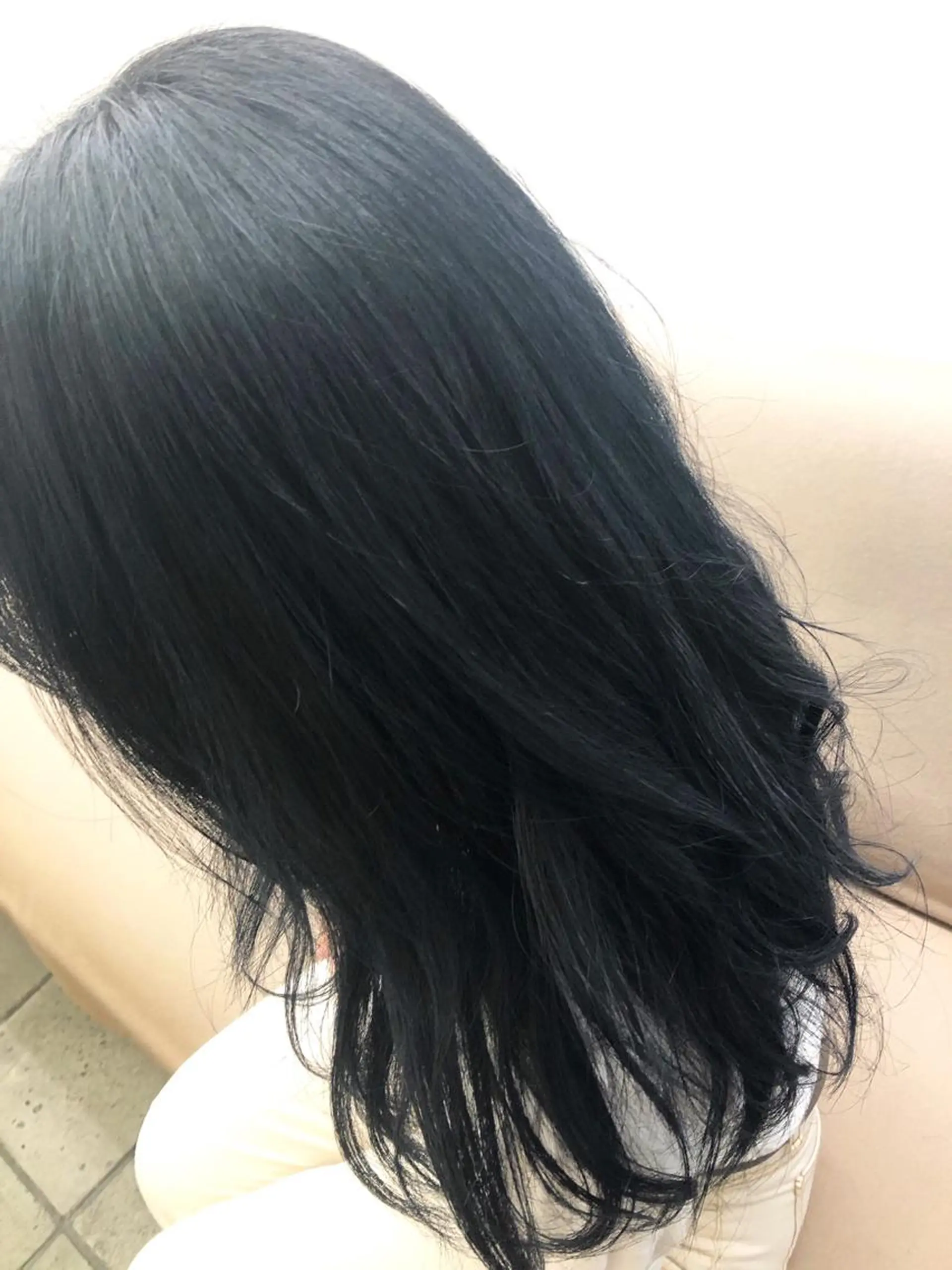 ロング カラー 黒髪 ブリーチ ブルーカラー ブルーブラック 本山　くせ毛のカット 尾島光季のヘアスタイル